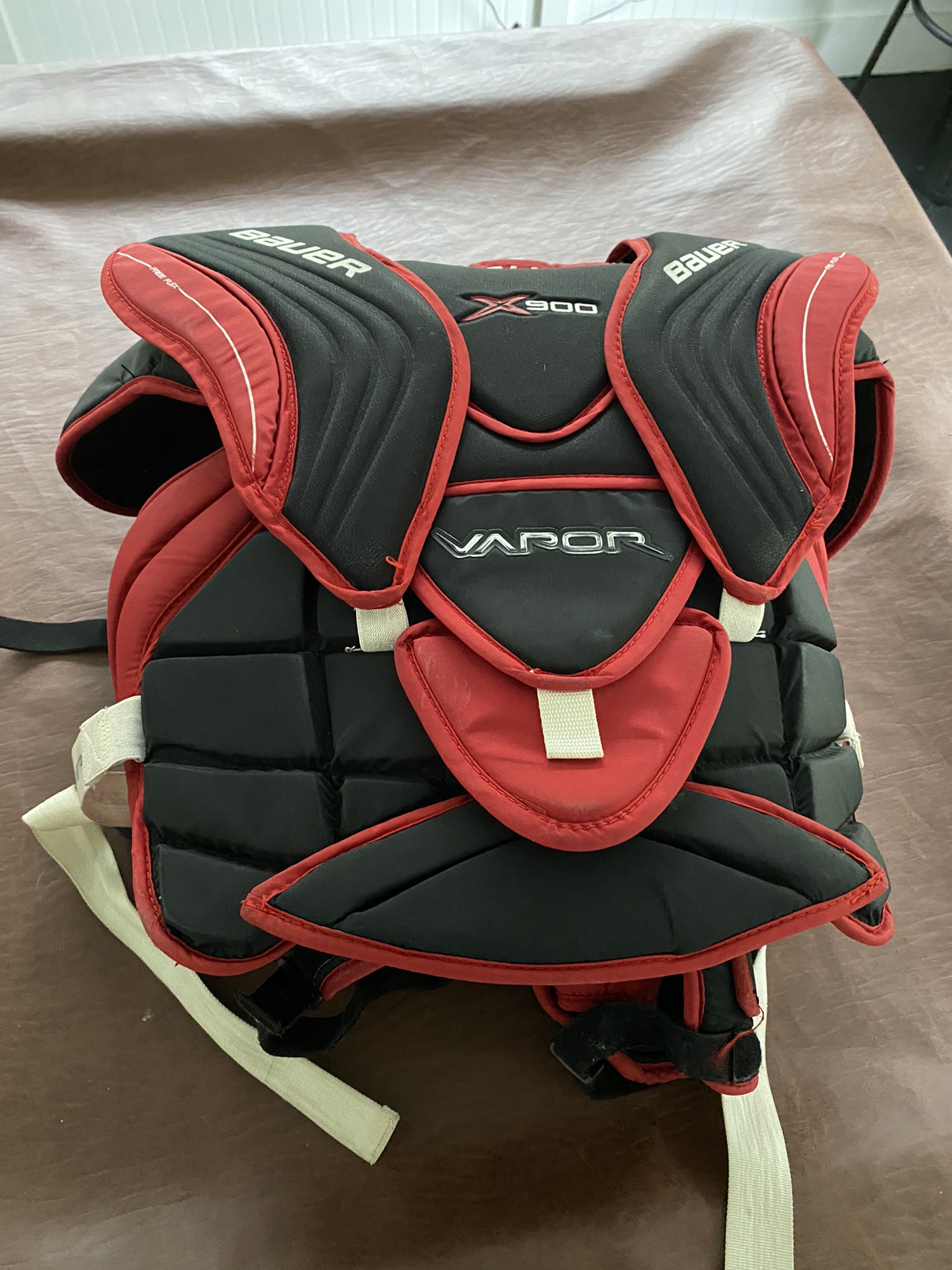Bauer Vapor X900 Goalie Chest Protector “small” SidelineSwap