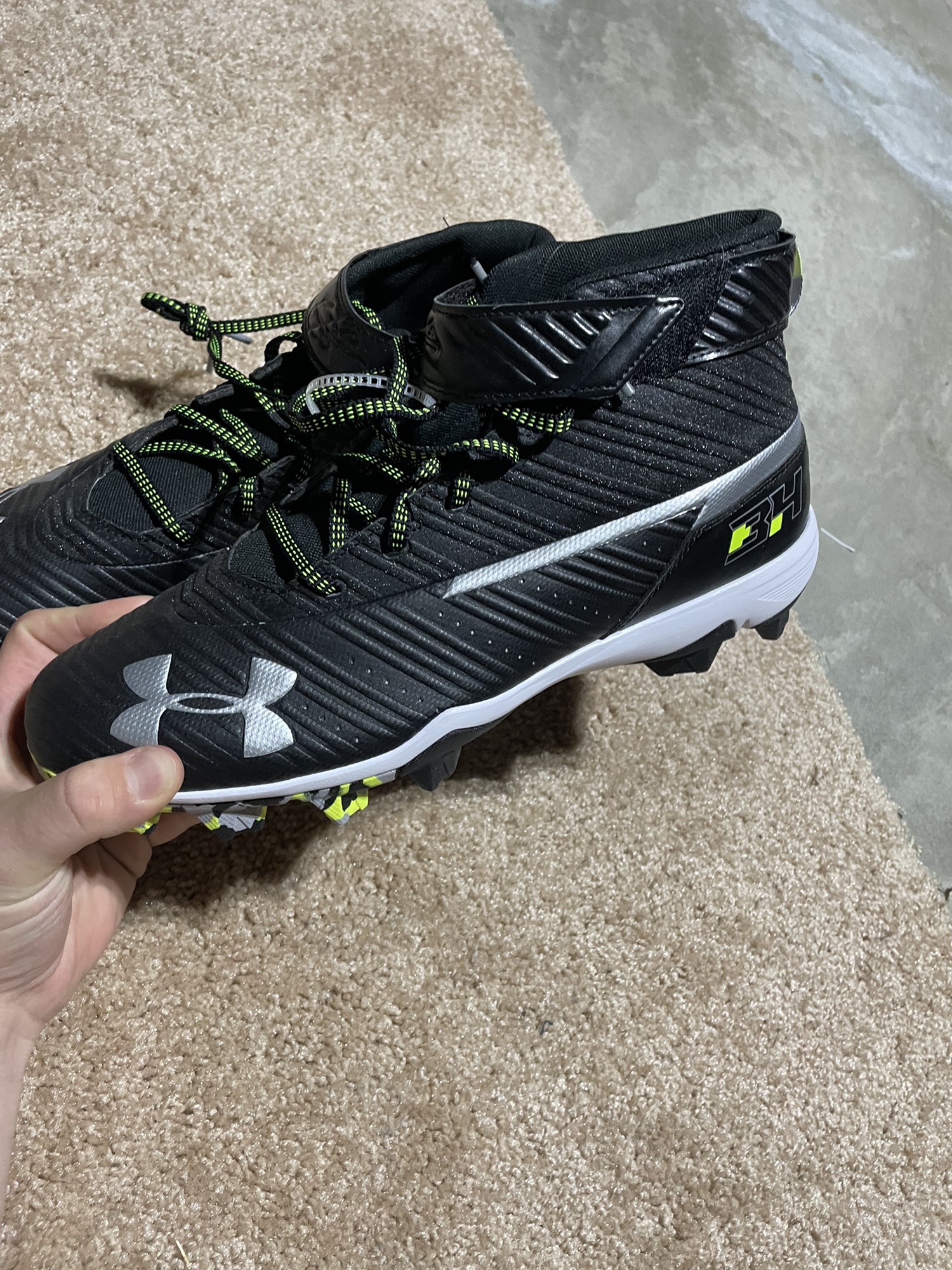 size 8.5 baseball cleats