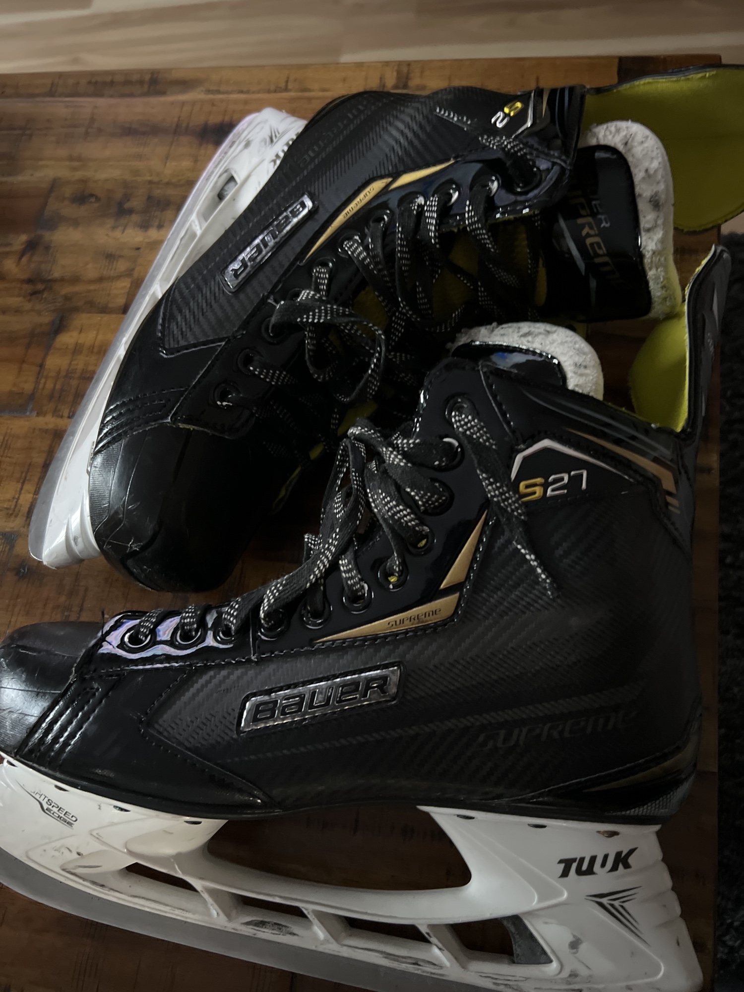 Used Bauer Wide Width Size 12 Supreme S27 Hockey Skates SidelineSwap