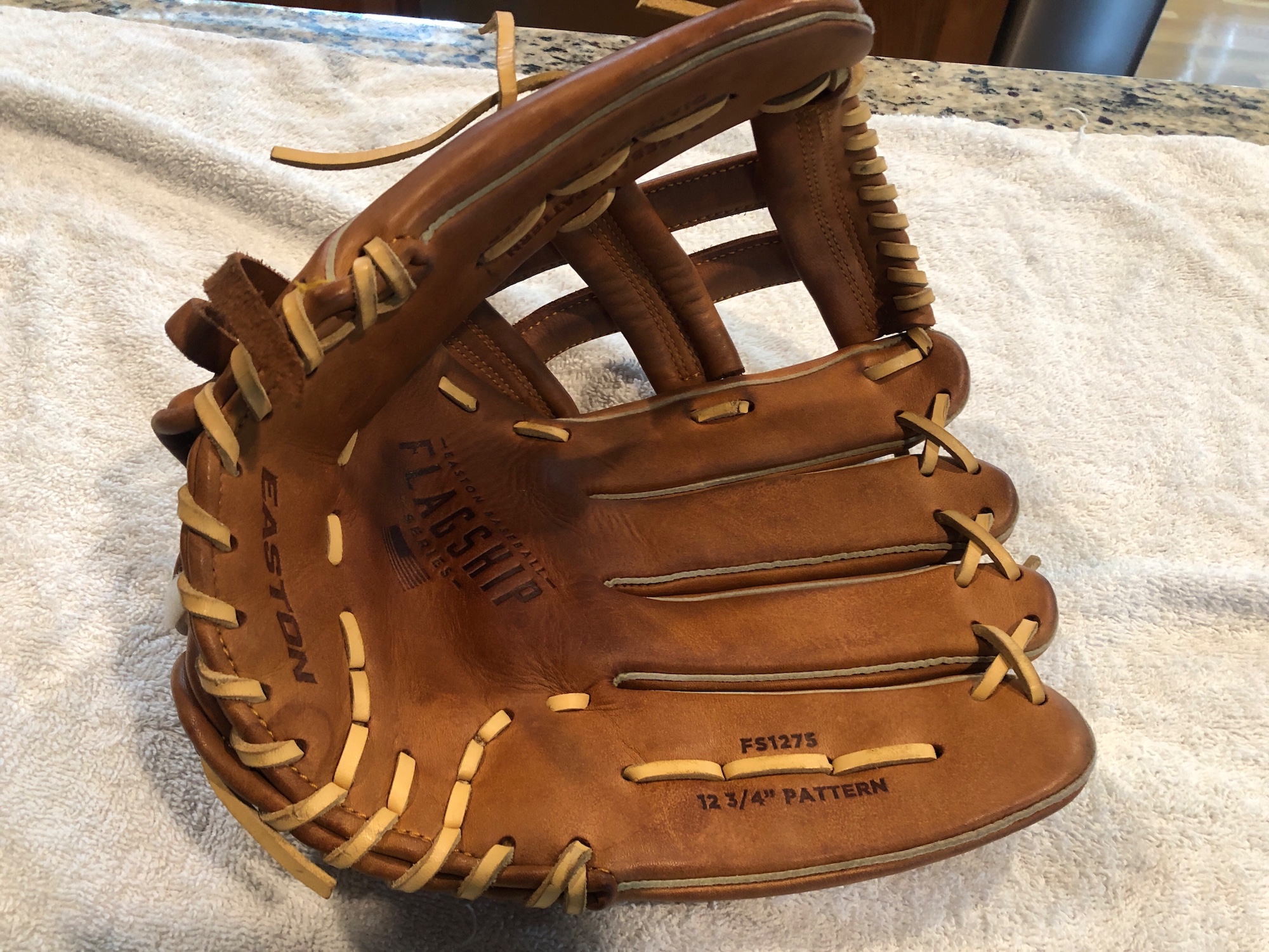 Easton Flagship FS1275 12.75" Flagship Baseball Glove Great shape