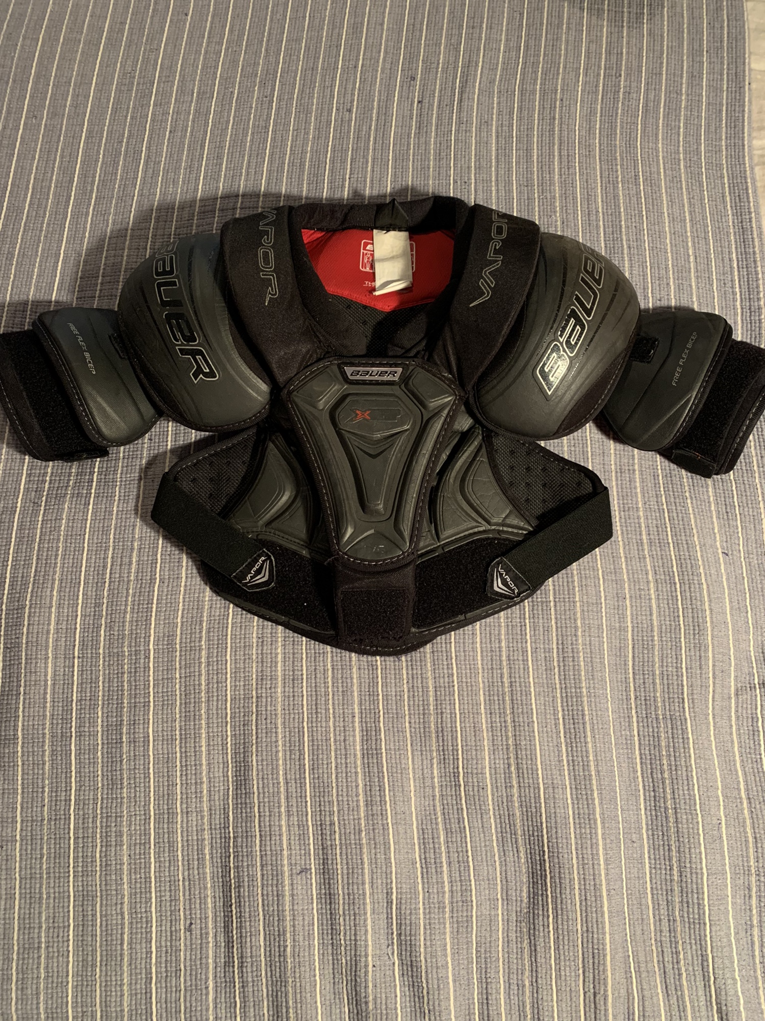 Junior Large Bauer Vapor x900 Lite Shoulder Pads SidelineSwap