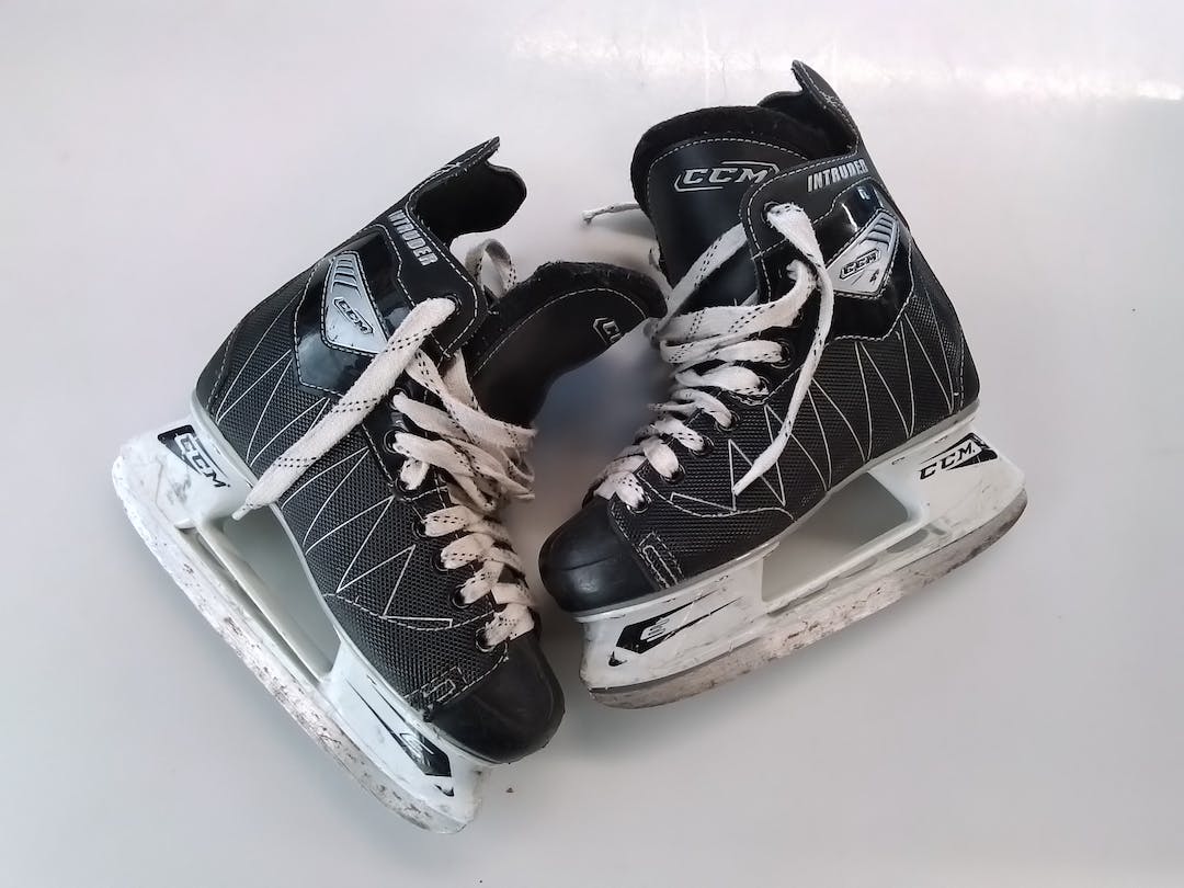 Used Ccm Intruder Senior 4 Ice Hockey Skates SidelineSwap