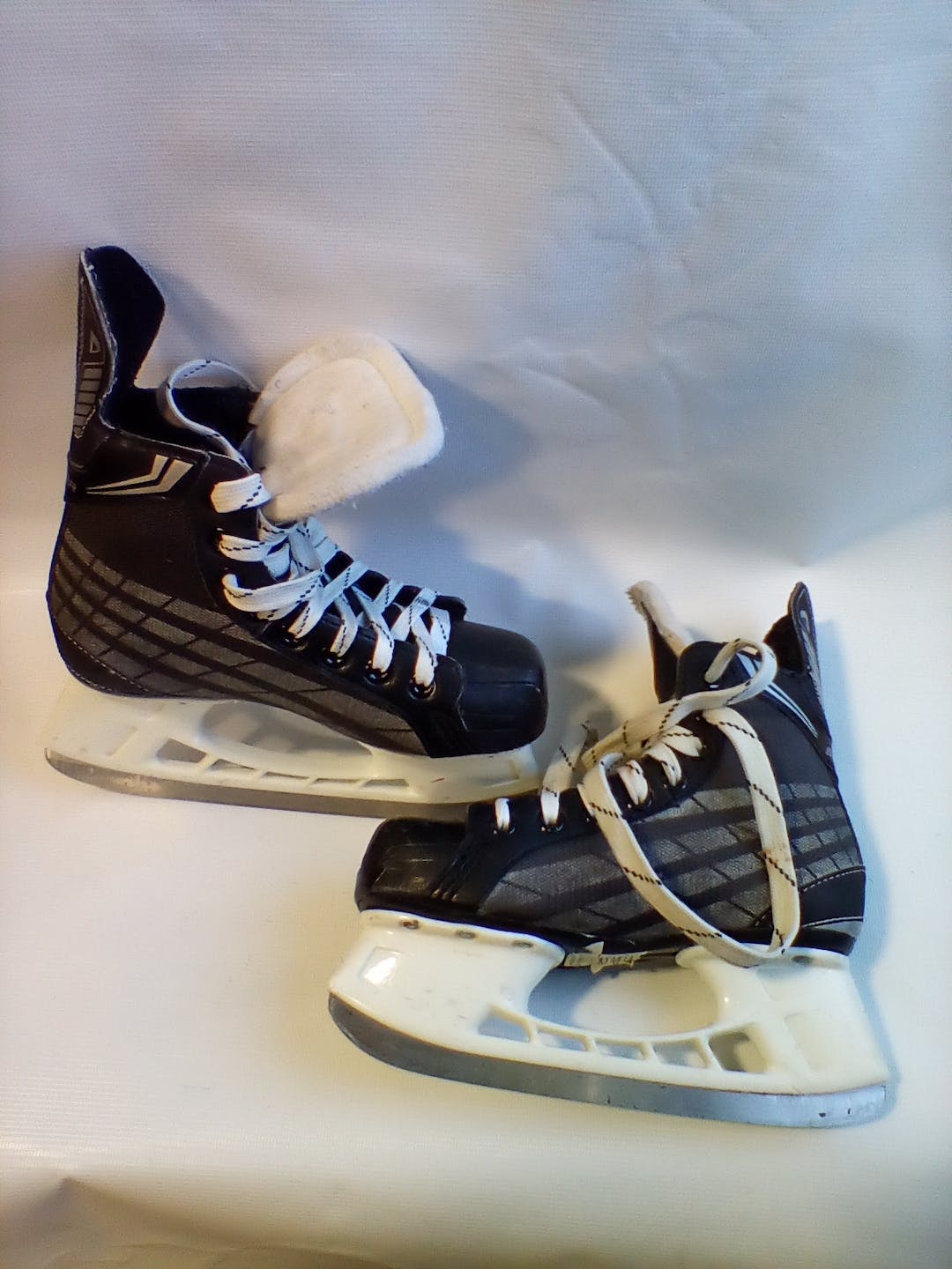 Used Bauer Challenger Junior 02 Ice Hockey Skates SidelineSwap
