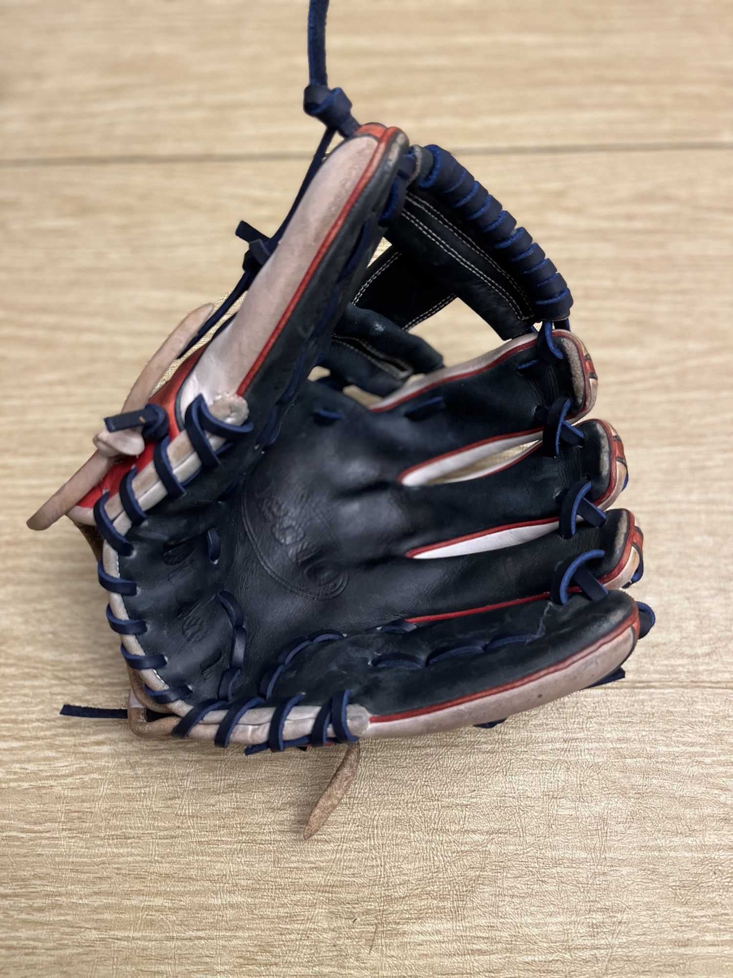 Limited Edition Wilson 1786 11.5" A2000 Baseball Glove SidelineSwap