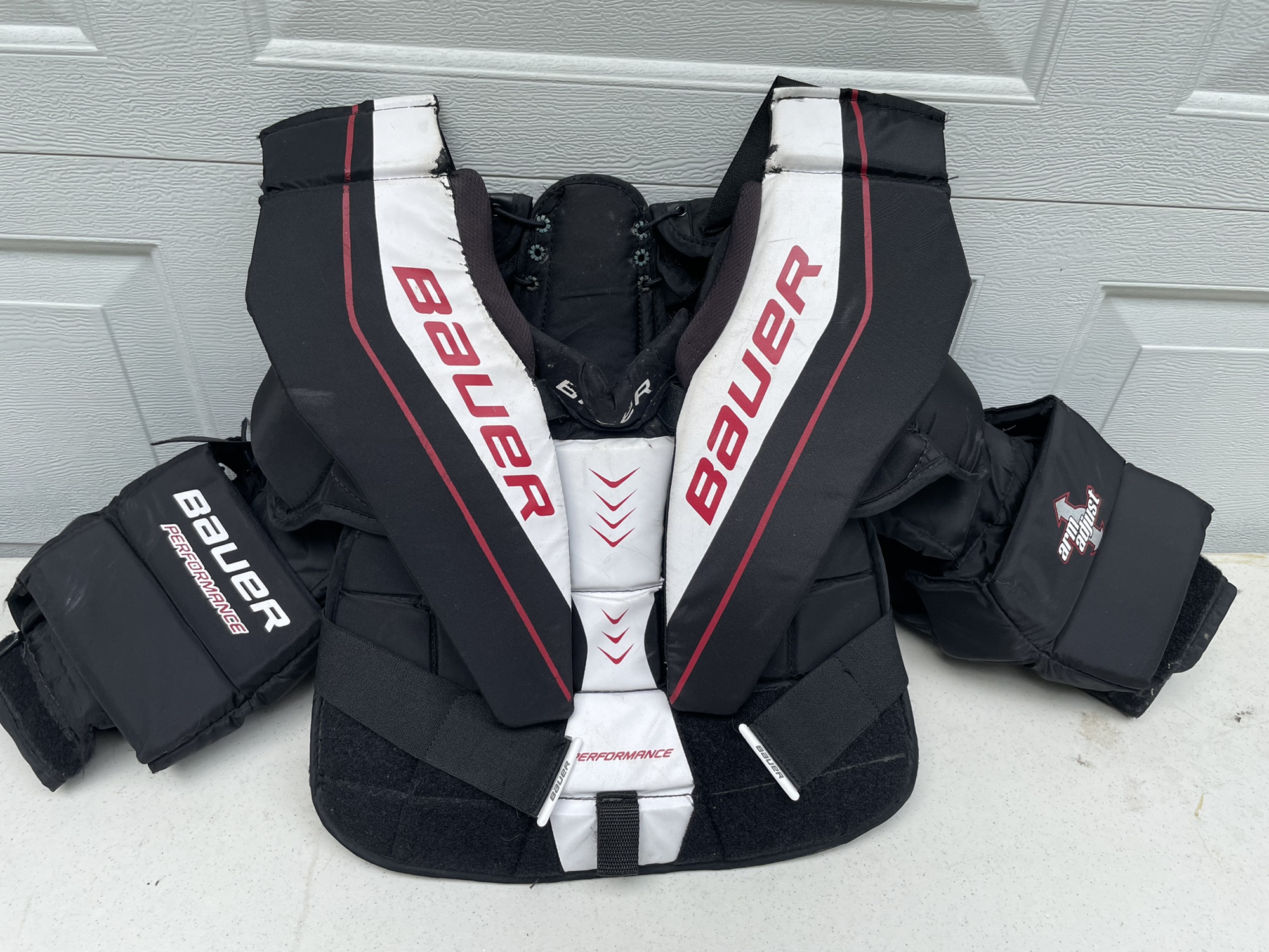 Used Jr Medium Bauer Performance Goalie Chest Protector SidelineSwap