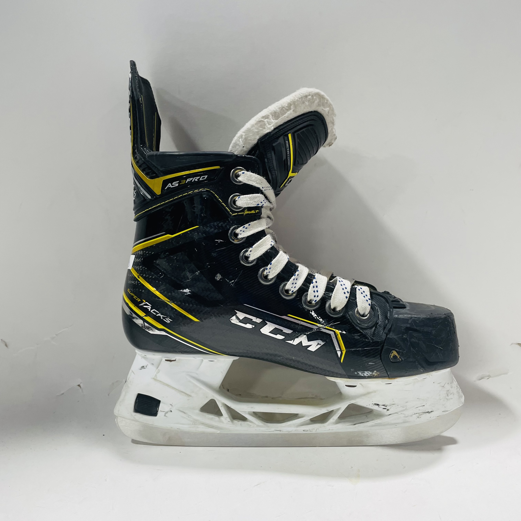 Used CCM Regular Width Size 4 Super Tacks AS3 Pro Hockey Skates