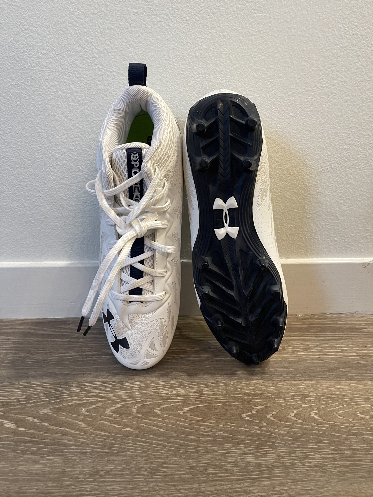 mens football cleats size 10.5