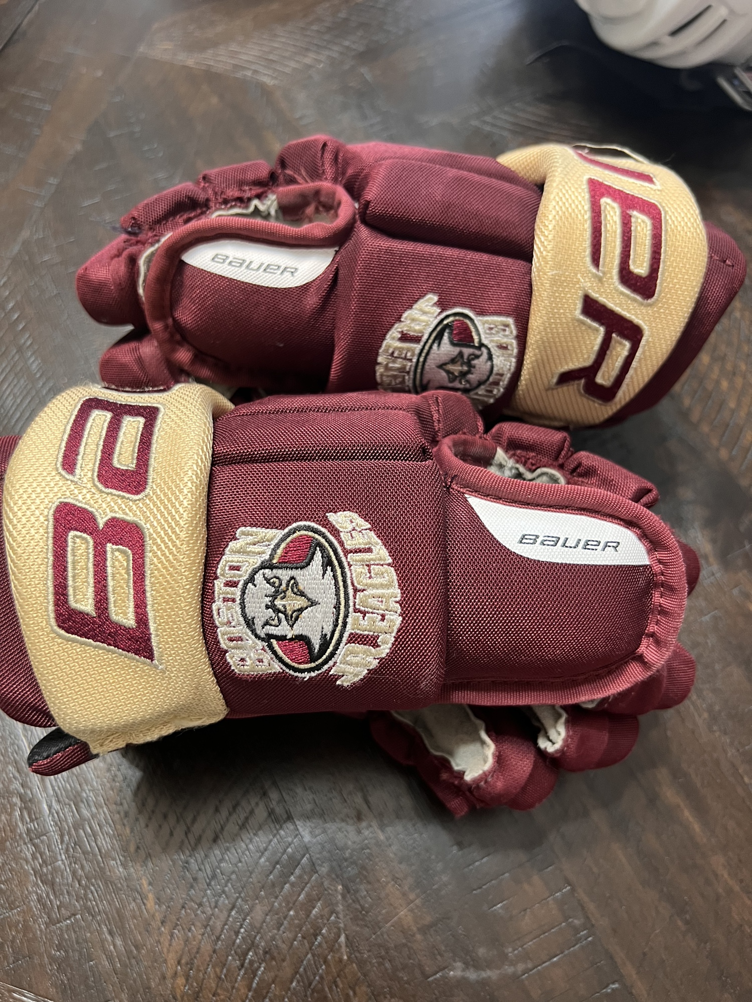Júnior Eagles hockey gloves SidelineSwap