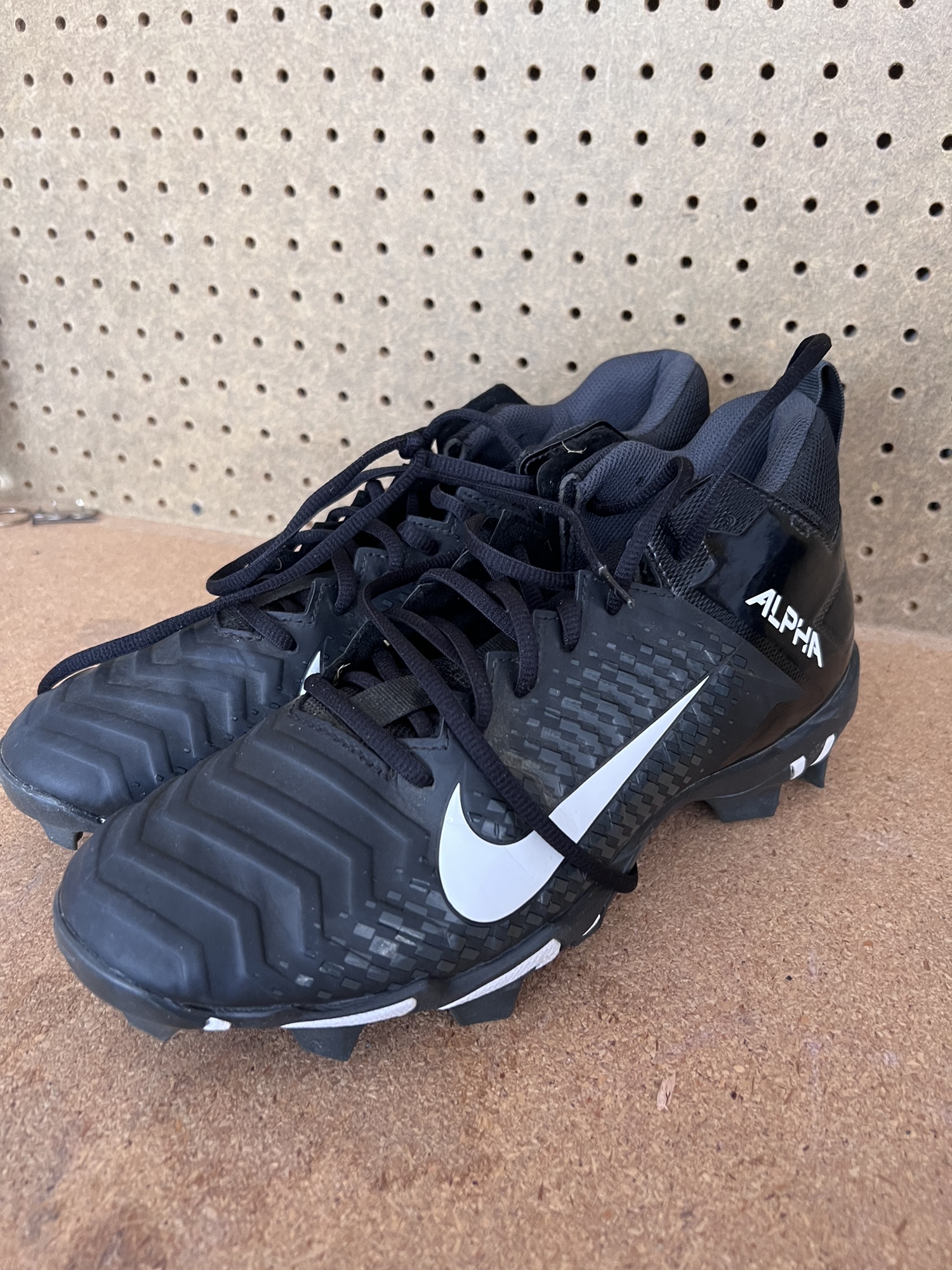 nike men's alpha shark 2 mid football cleats