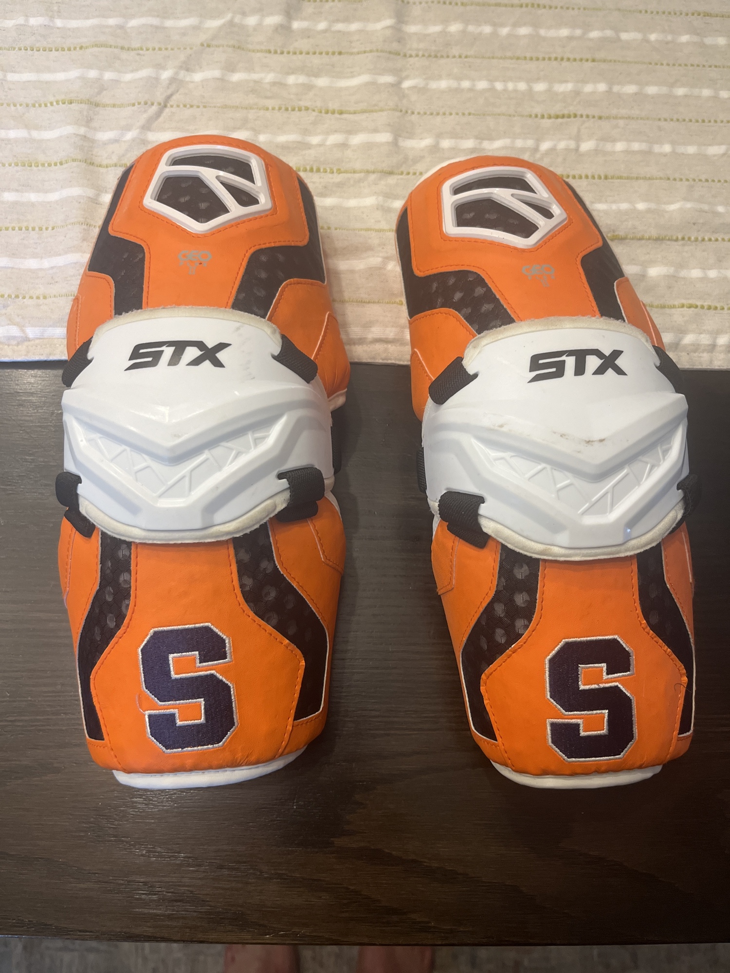 New Stx / cell 4 Arm Guards /. orange/large SidelineSwap