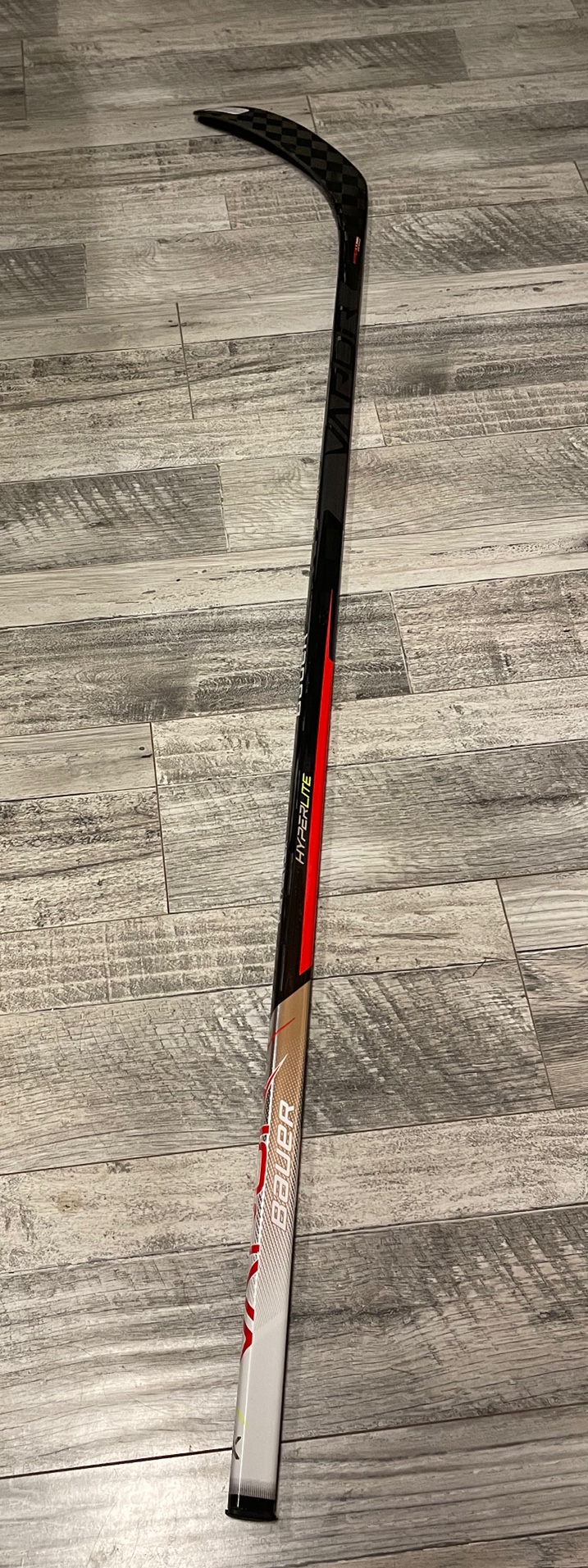 New! 55 Flex RH P28 Vapor Hyperlite Hockey Stick SidelineSwap