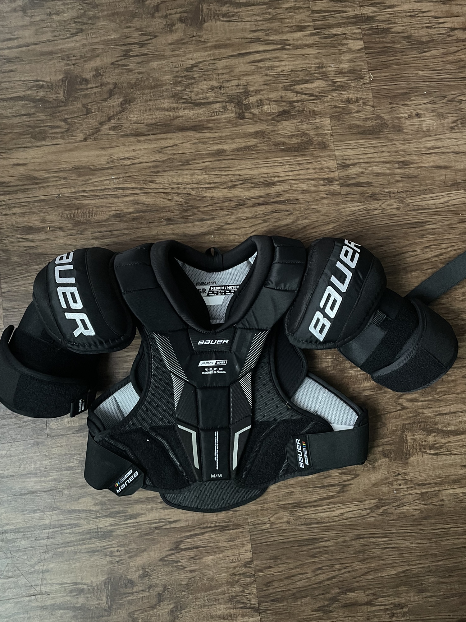 New Medium Bauer Pro Stock Shoulder Pads SidelineSwap