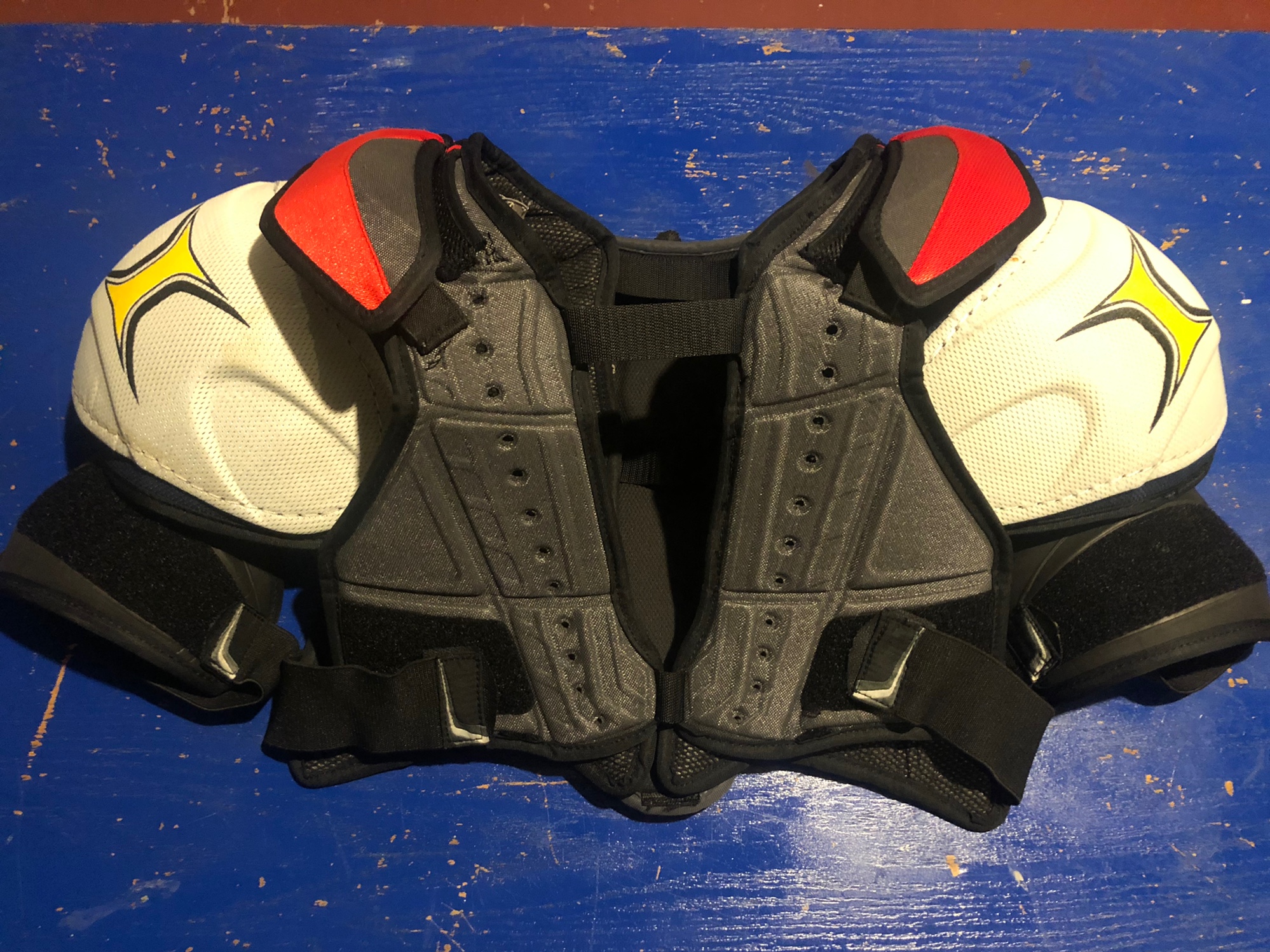 Ccm u+ cs shoulder pads Sr Medium SidelineSwap