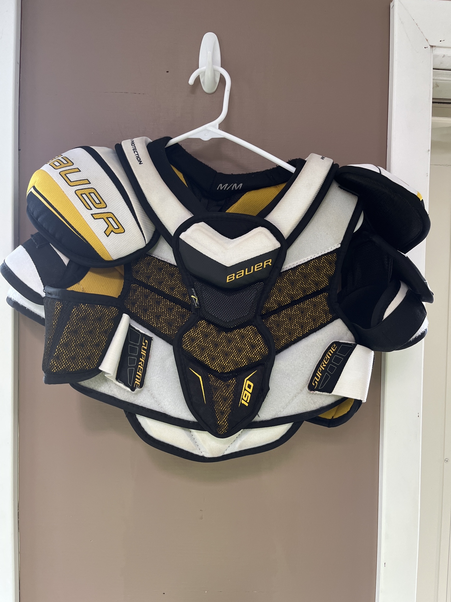 Used Medium Bauer Supreme S190 Shoulder Pads SidelineSwap
