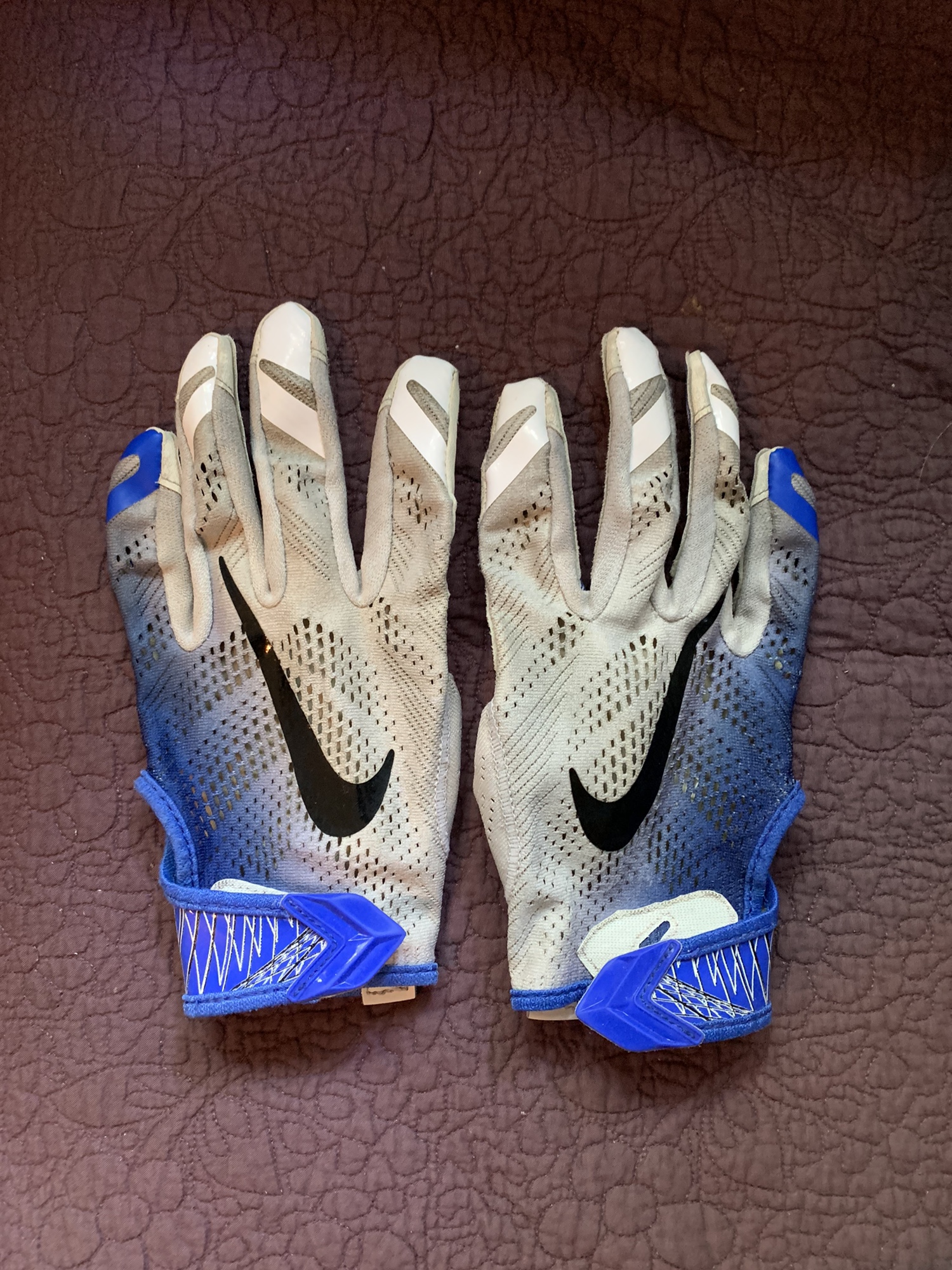 knitted nike gloves