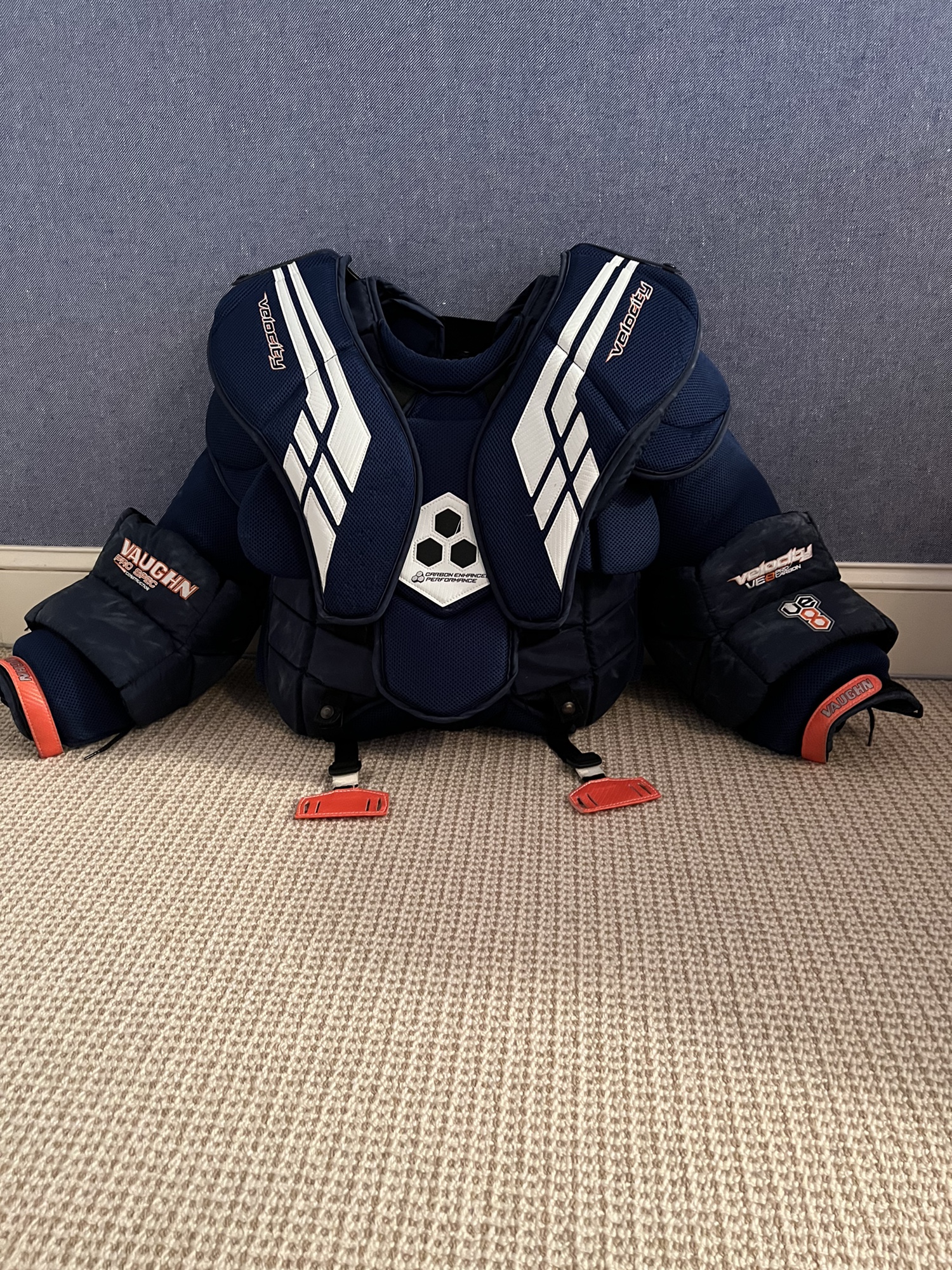 Senior Beefed Up Medium Vaughn Velocity VE8 Pro Carbon Goalie Chest