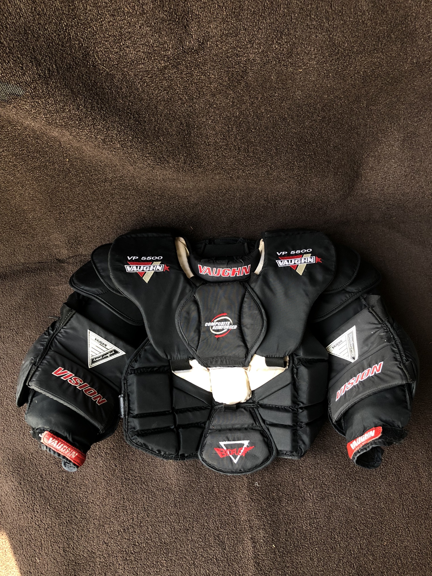 Used Medium Vaughn Vision 5500 Goalie Chest Protector SidelineSwap