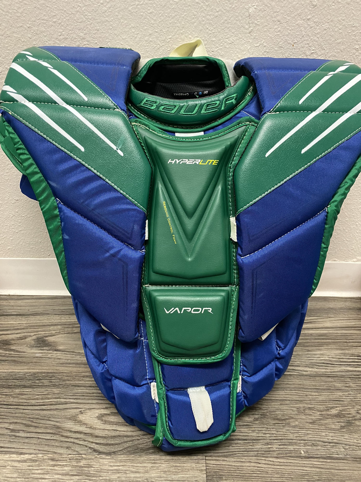 Used Medium Bauer Hyperlite Goalie Chest Protector SidelineSwap