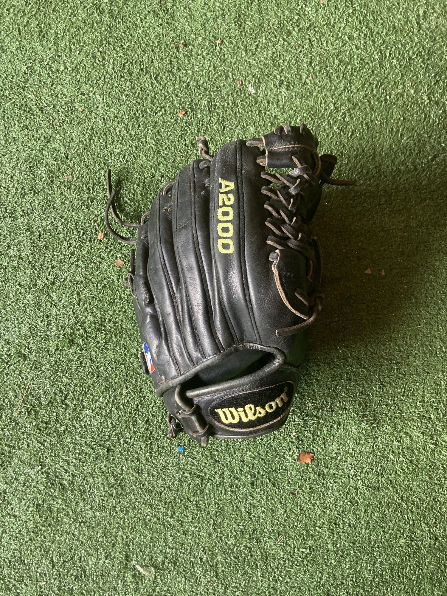 Wilson A2000 Pitchers glove SidelineSwap