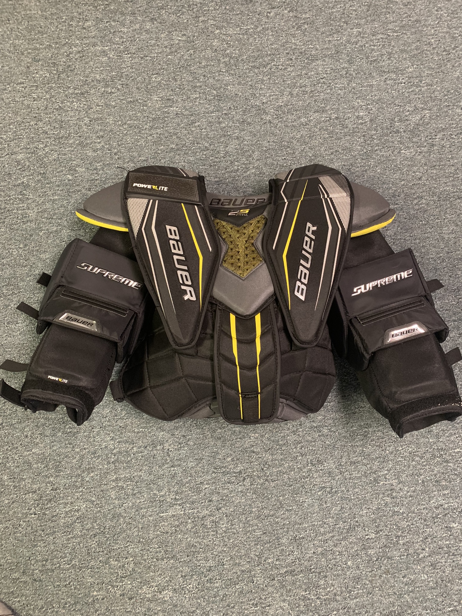 New Senior Small Bauer Supreme 2s Pro Goalie Chest Protector **No