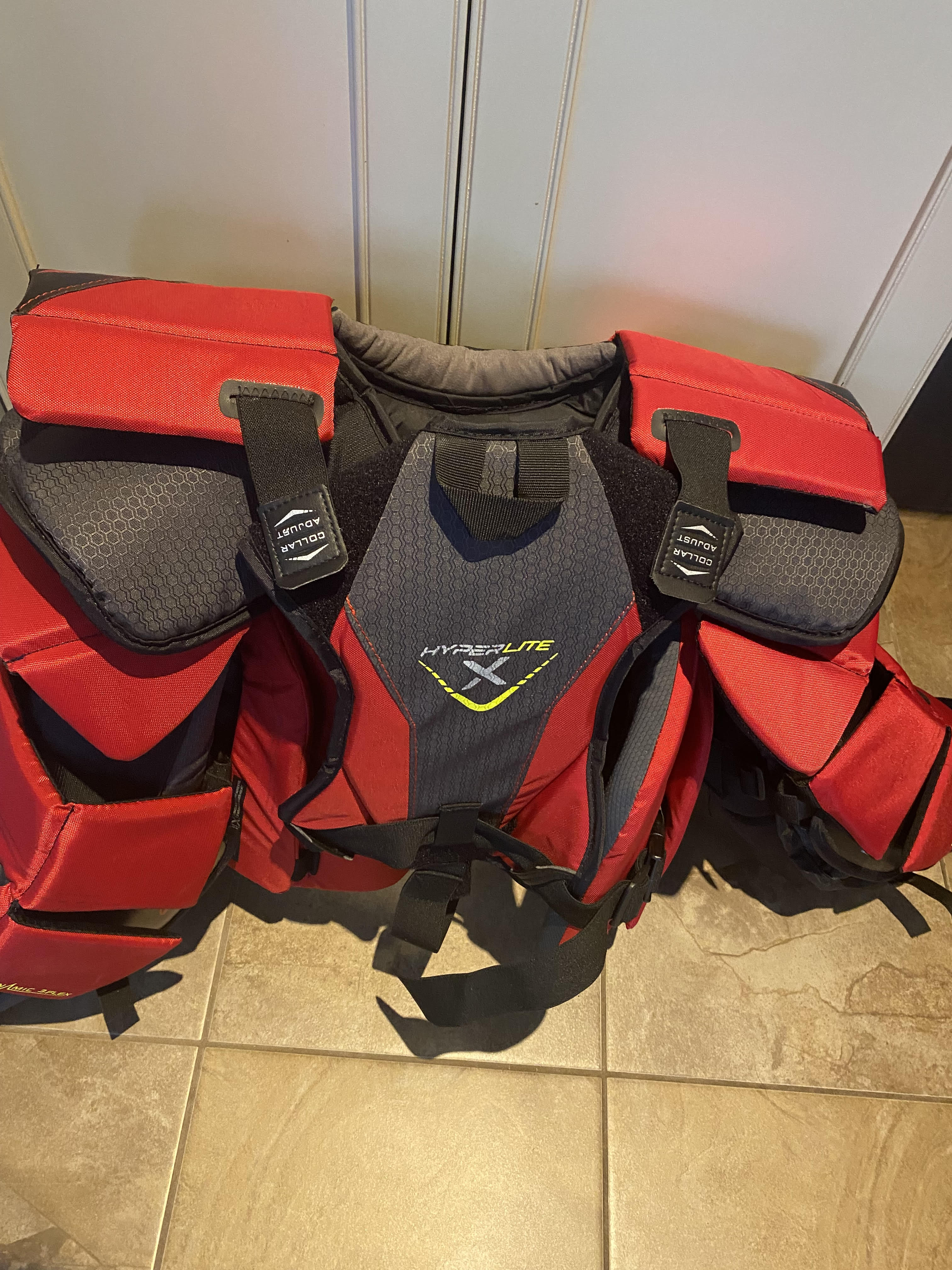 New Medium Bauer Hyperlite Goalie Chest Protector SidelineSwap