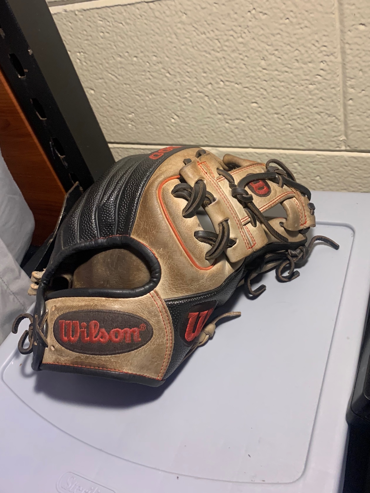 Used Right Hand Throw 11.25" A2000 Baseball Glove SidelineSwap