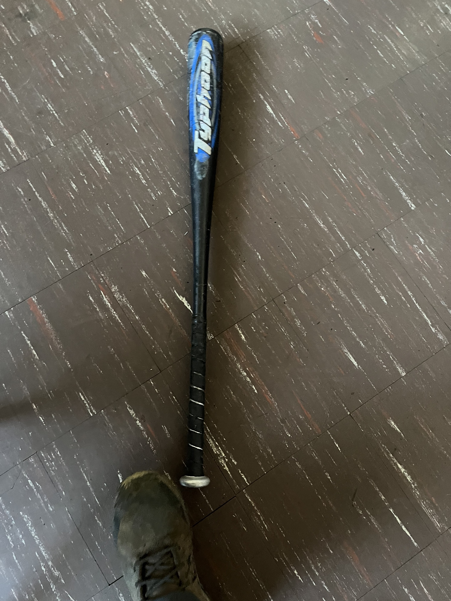 Easton (7) 24 oz 31" Typhoon Bat SidelineSwap