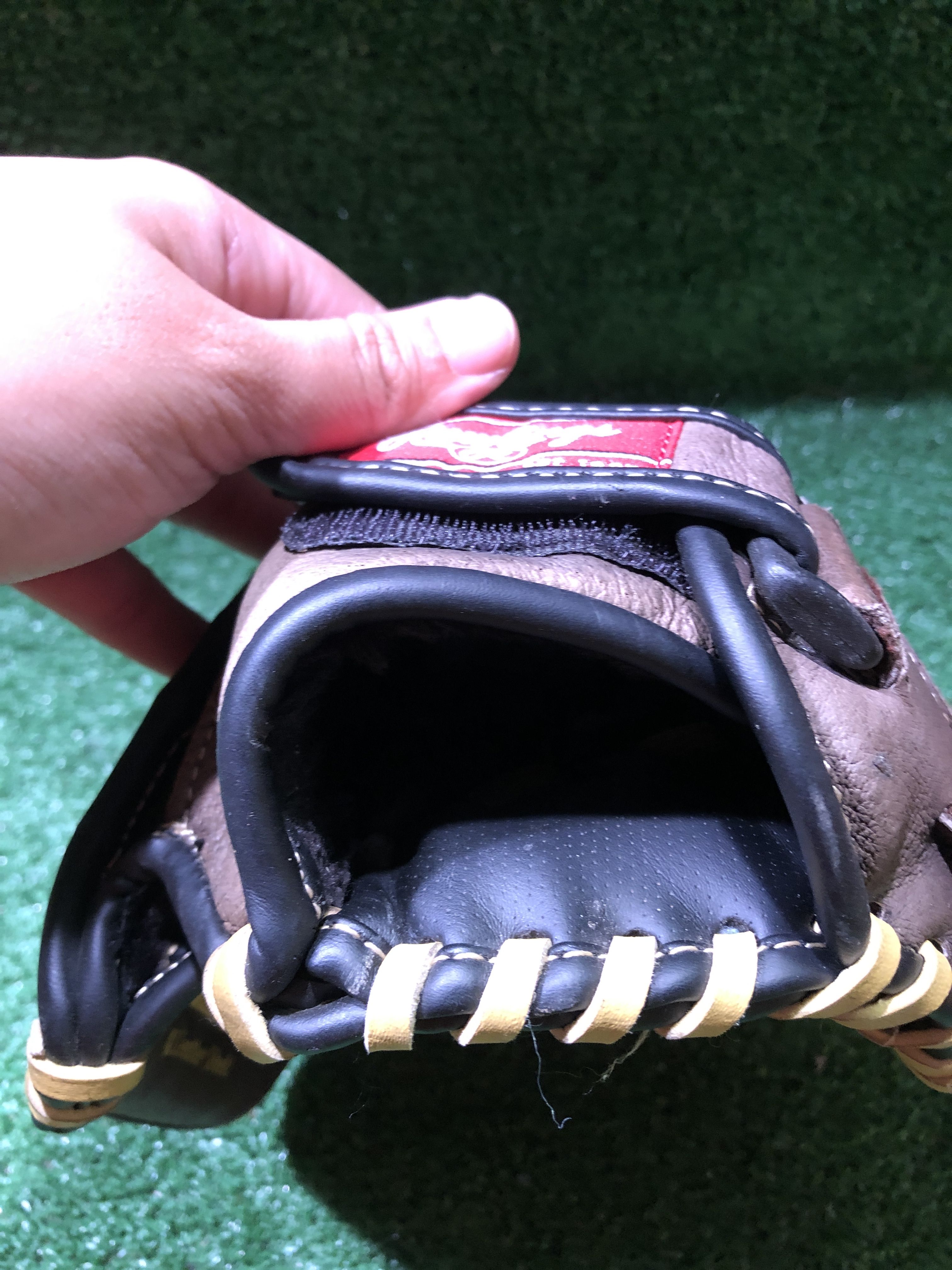 Rawlings H150BRNC Youth 11.5" Baseball glove (RHT) SidelineSwap