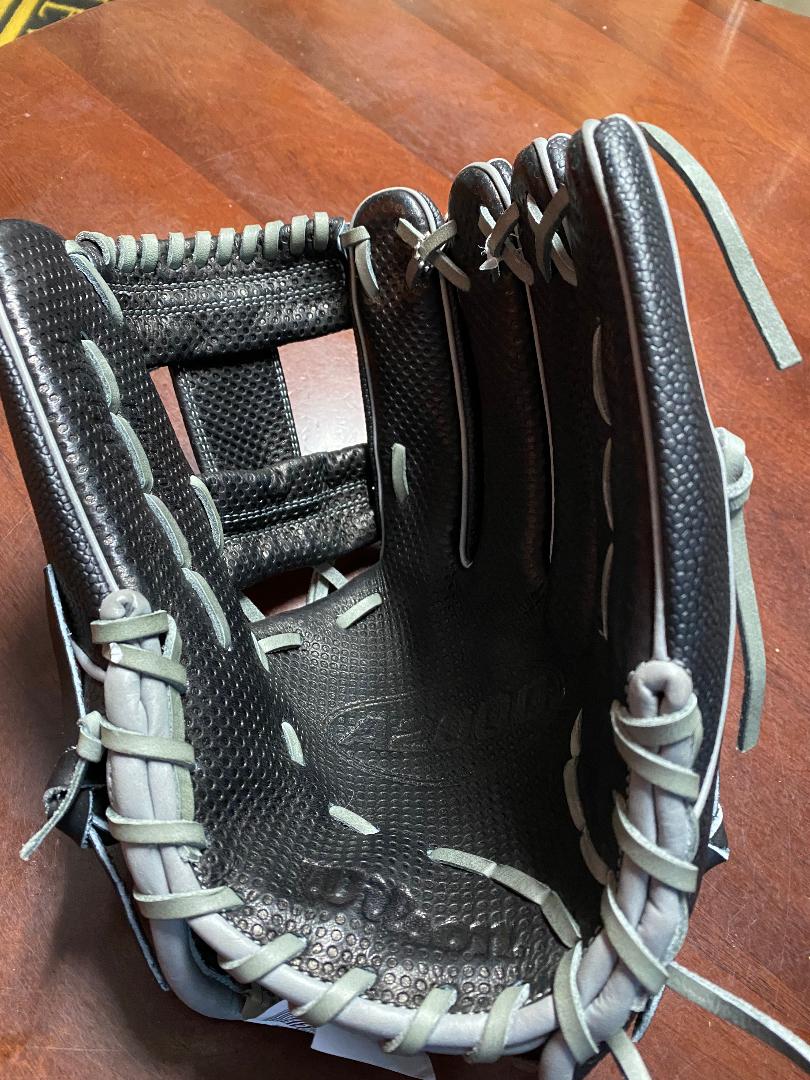 New Wilson A2000 SCH12 12" Infield Glove Spin Control WBW10022112 RHT