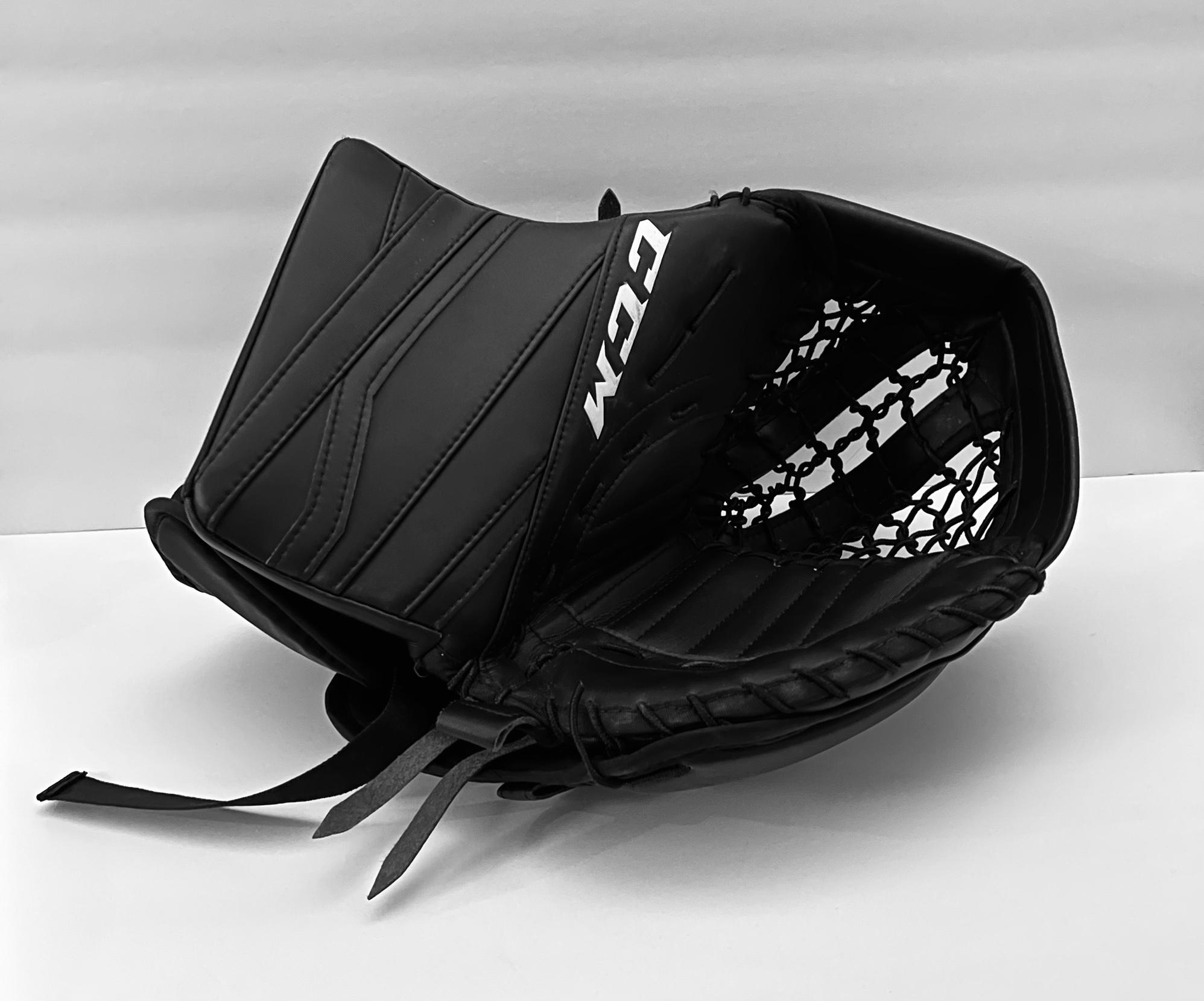 CCM E 3.9 SR Black Goalie Glove LIKE NEW! SidelineSwap