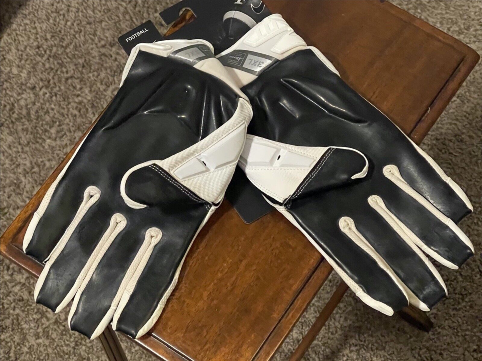 NWT men's XL nike DTACK 6.0 Padded Lineman White/black Football Gloves