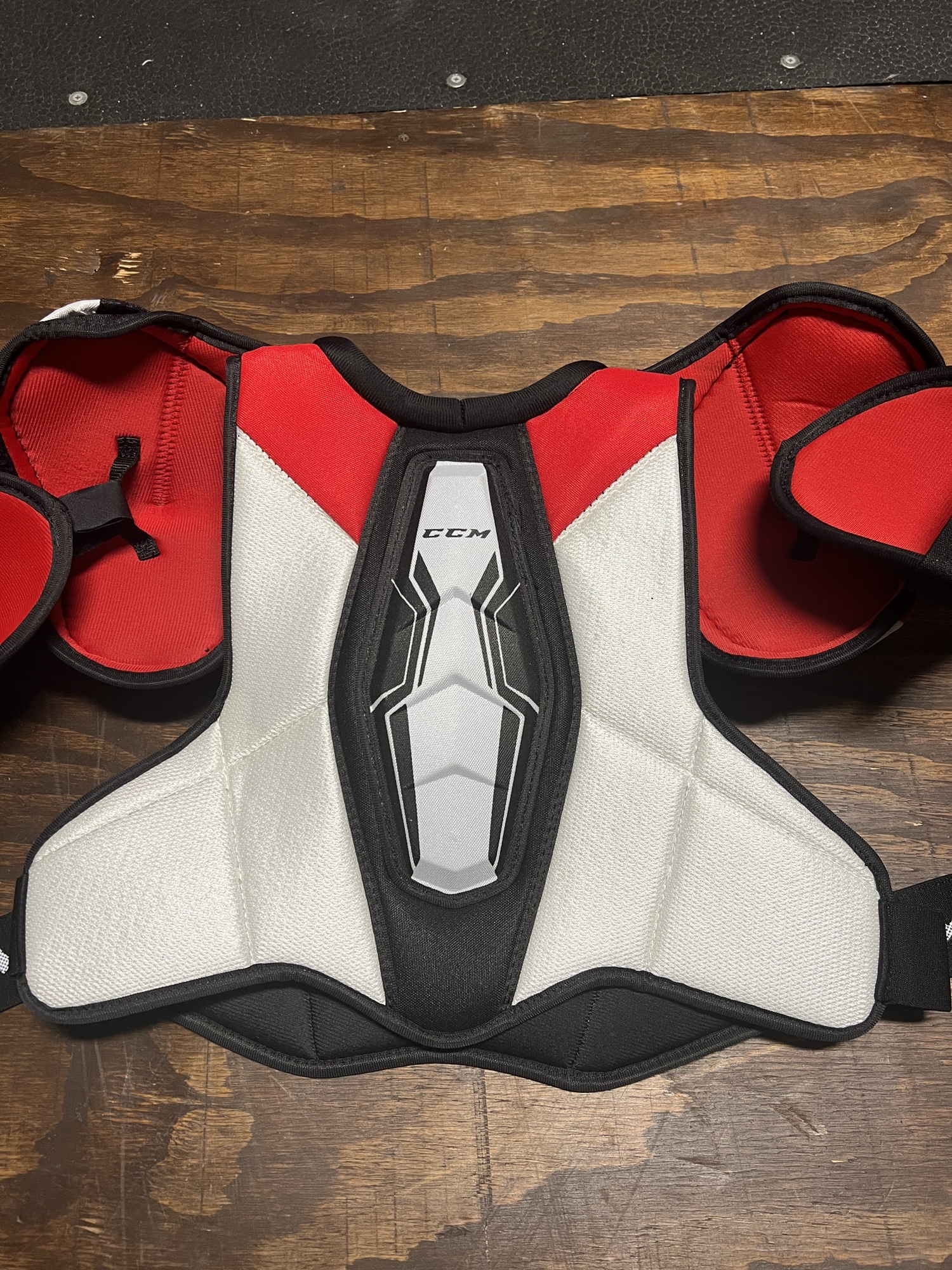 Senior Medium CCM JetSpeed FT475 Shoulder Pads SidelineSwap