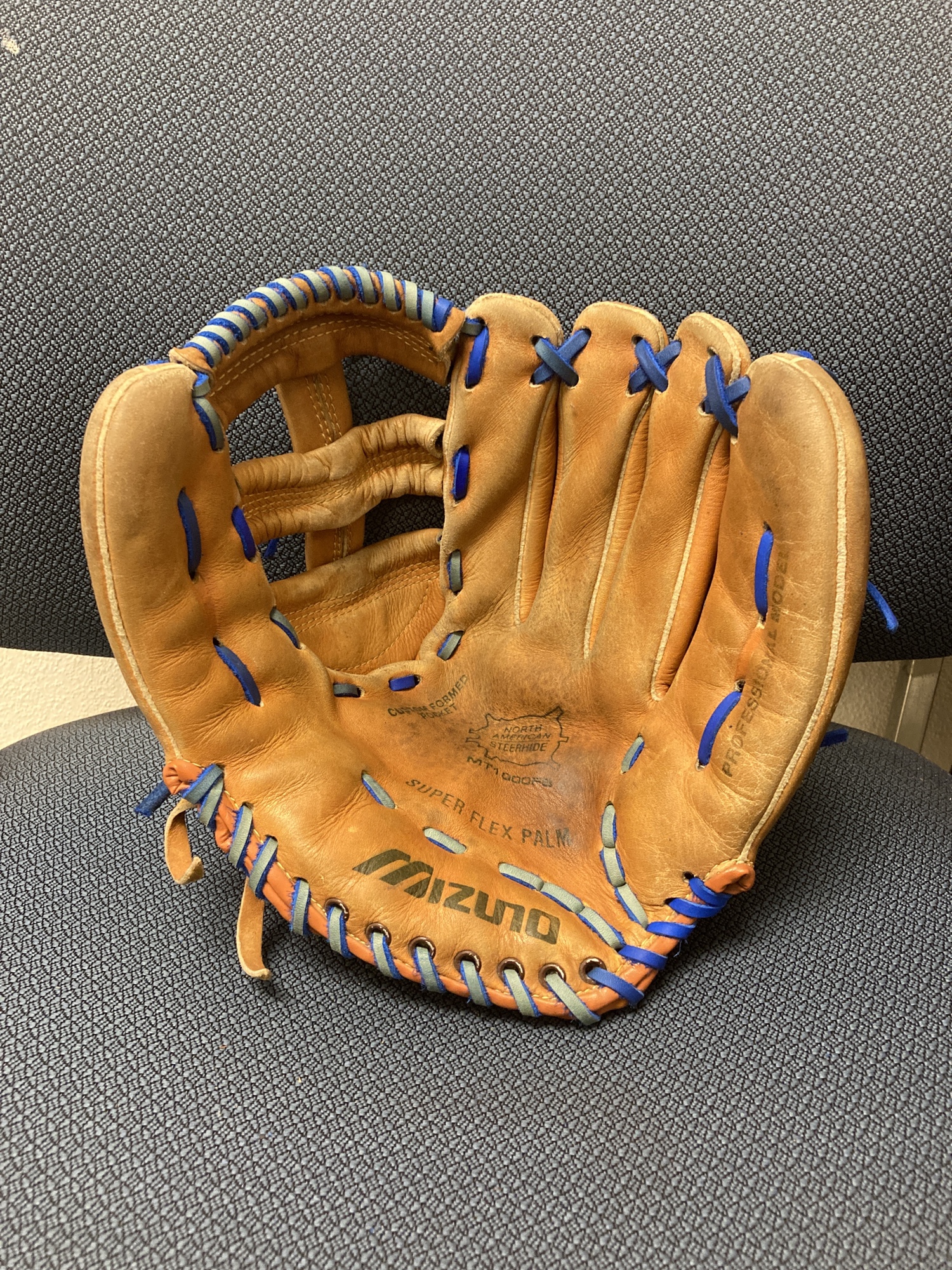 Relaced/reconditioned Mizuno Outfield Glove13’ RHT SidelineSwap