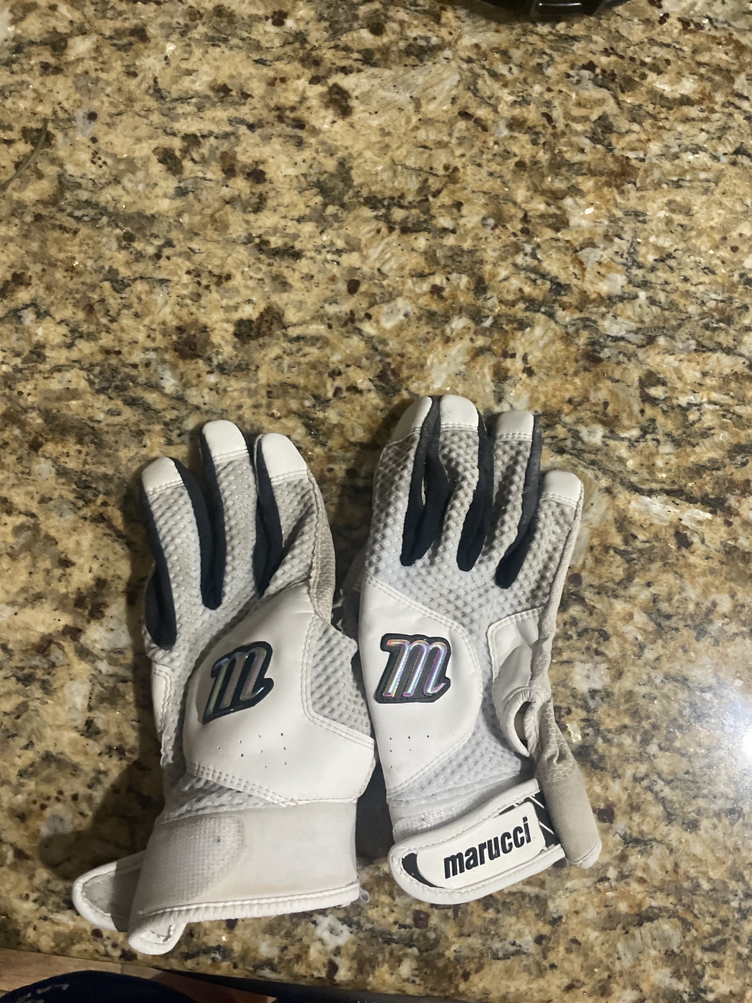 Bearly Used youth Large Marucci Batting Gloves SidelineSwap