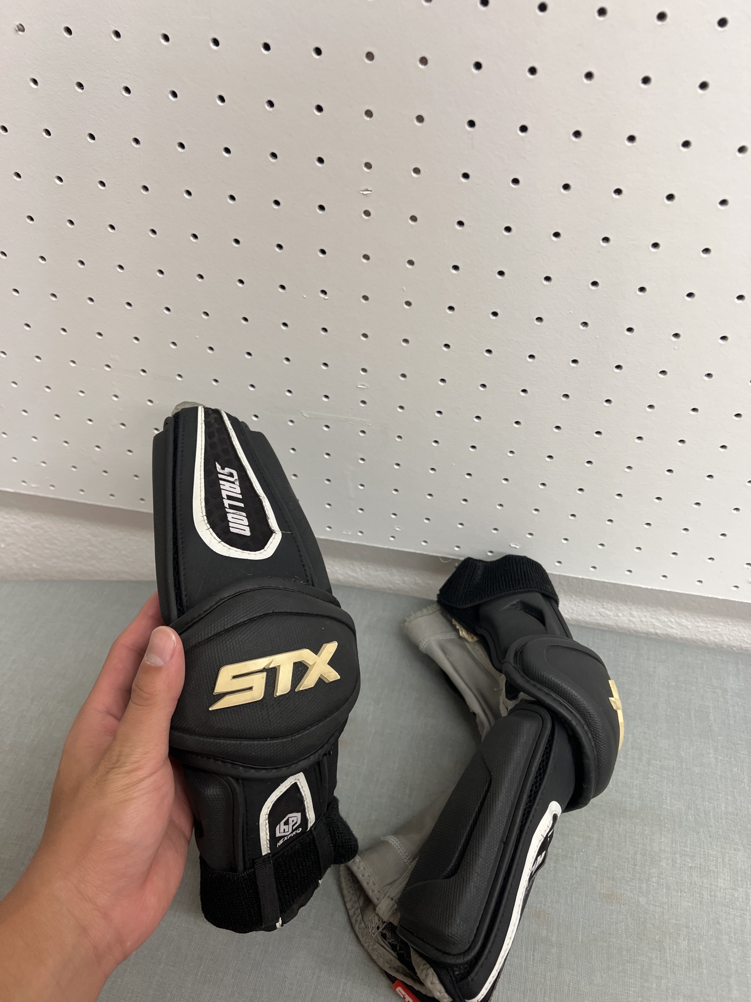 Medium STX Stallion 500 Arm Pads SidelineSwap