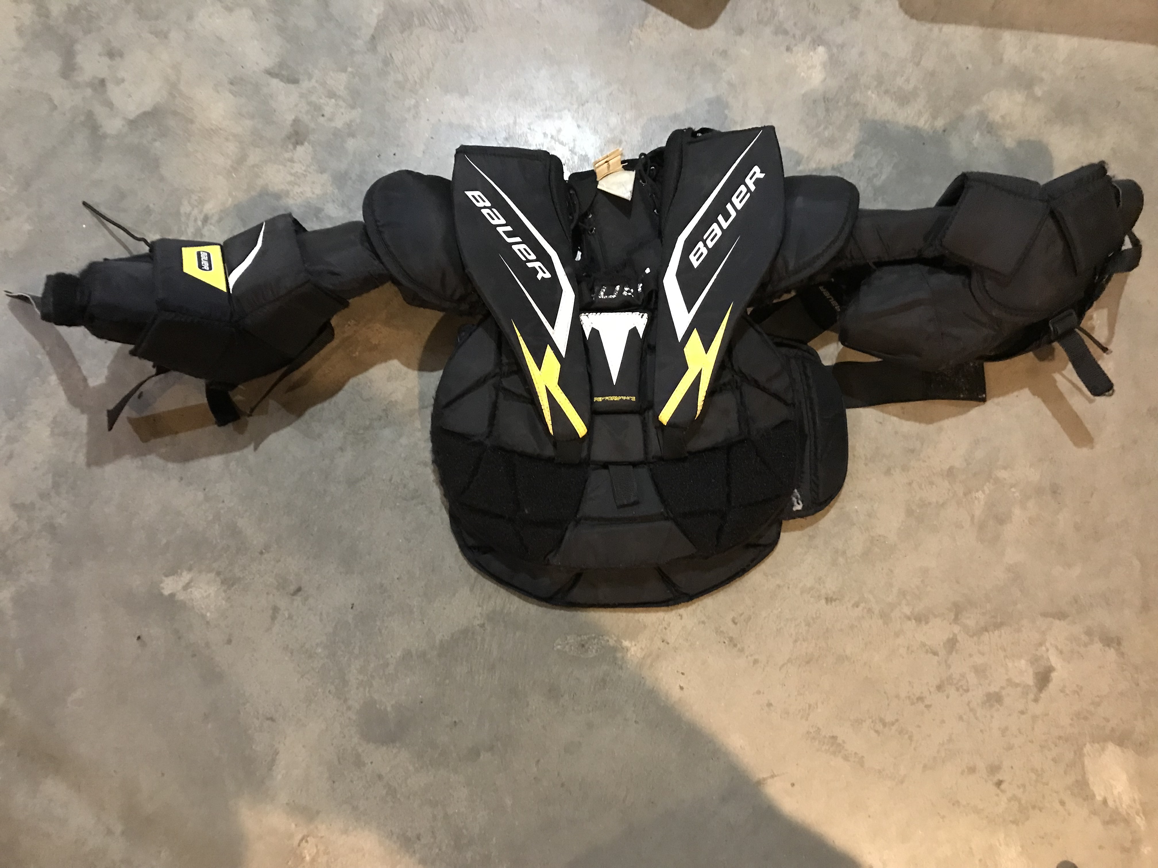 Used Medium Bauer Performance Goalie Chest Protector SidelineSwap