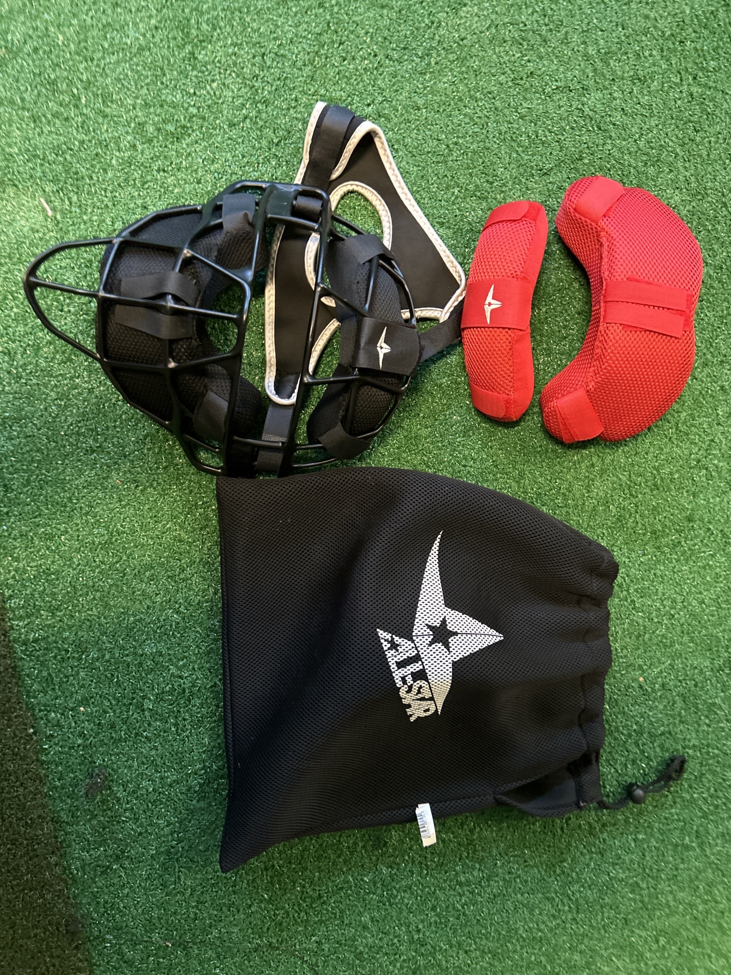 Catcher allstar 2 Piece Mask Brand New With Extra Set Of Face Pads