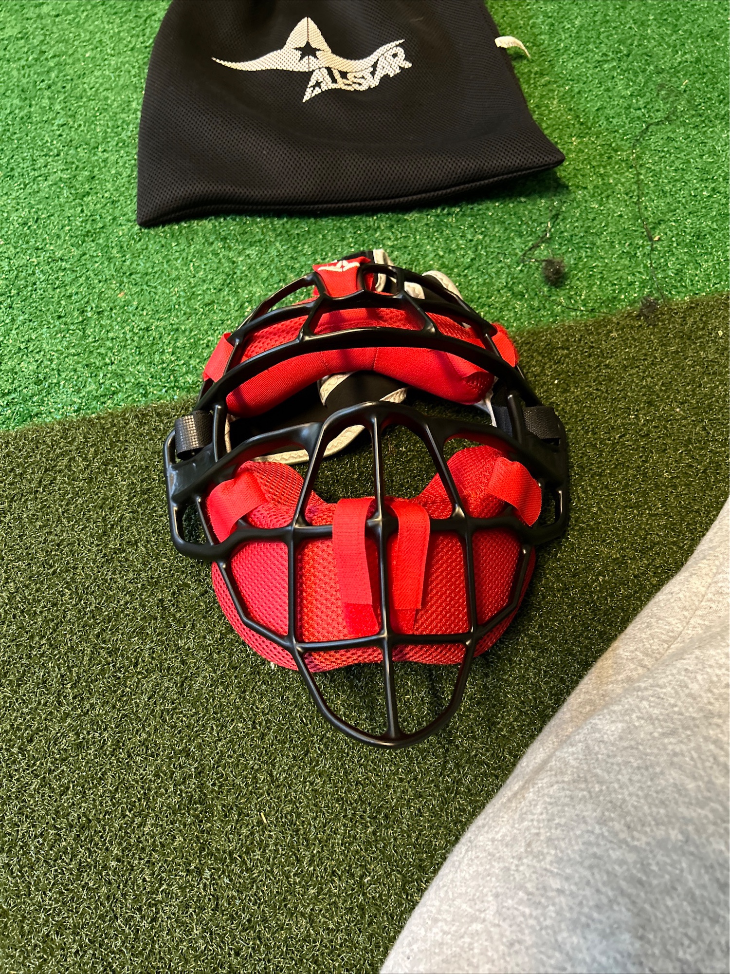 Catcher allstar 2 Piece Mask Brand New With Extra Set Of Face Pads