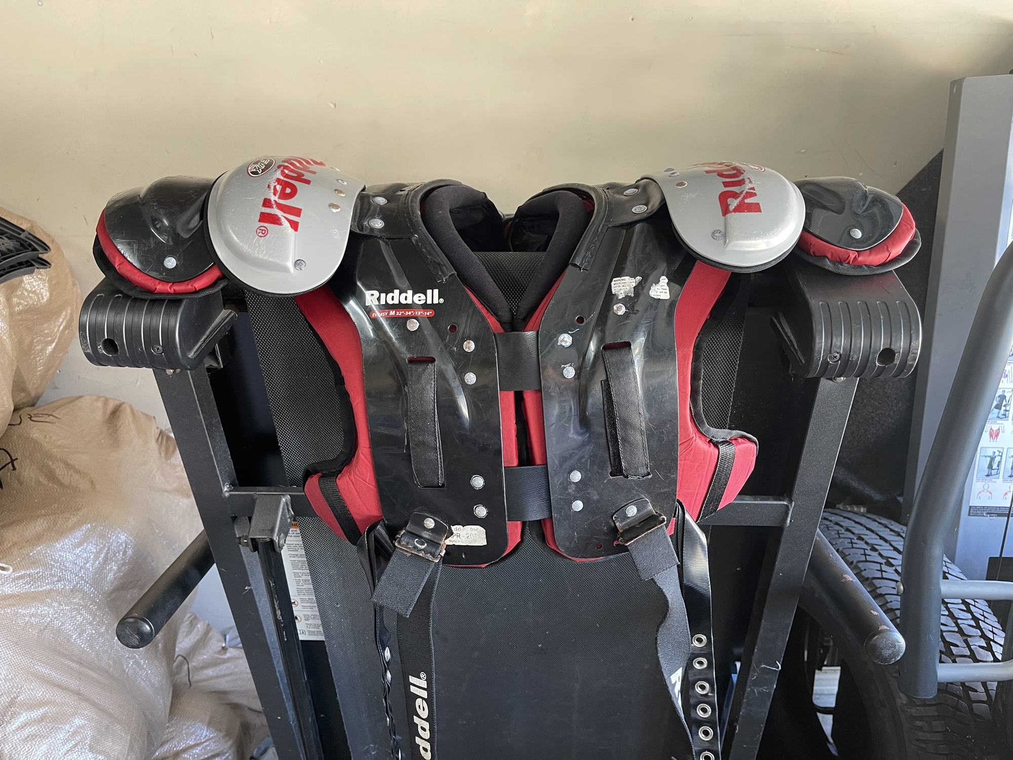 Riddell EVX Shoulder Pads M (32”34” // 13”14”) SidelineSwap