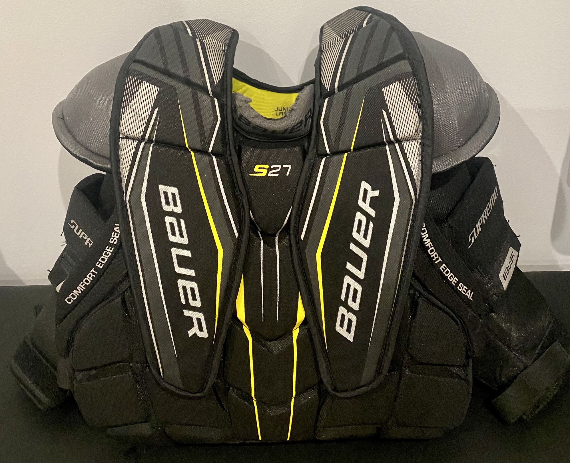Bauer S27 Junior Goalie Chest Protector (size large) SidelineSwap