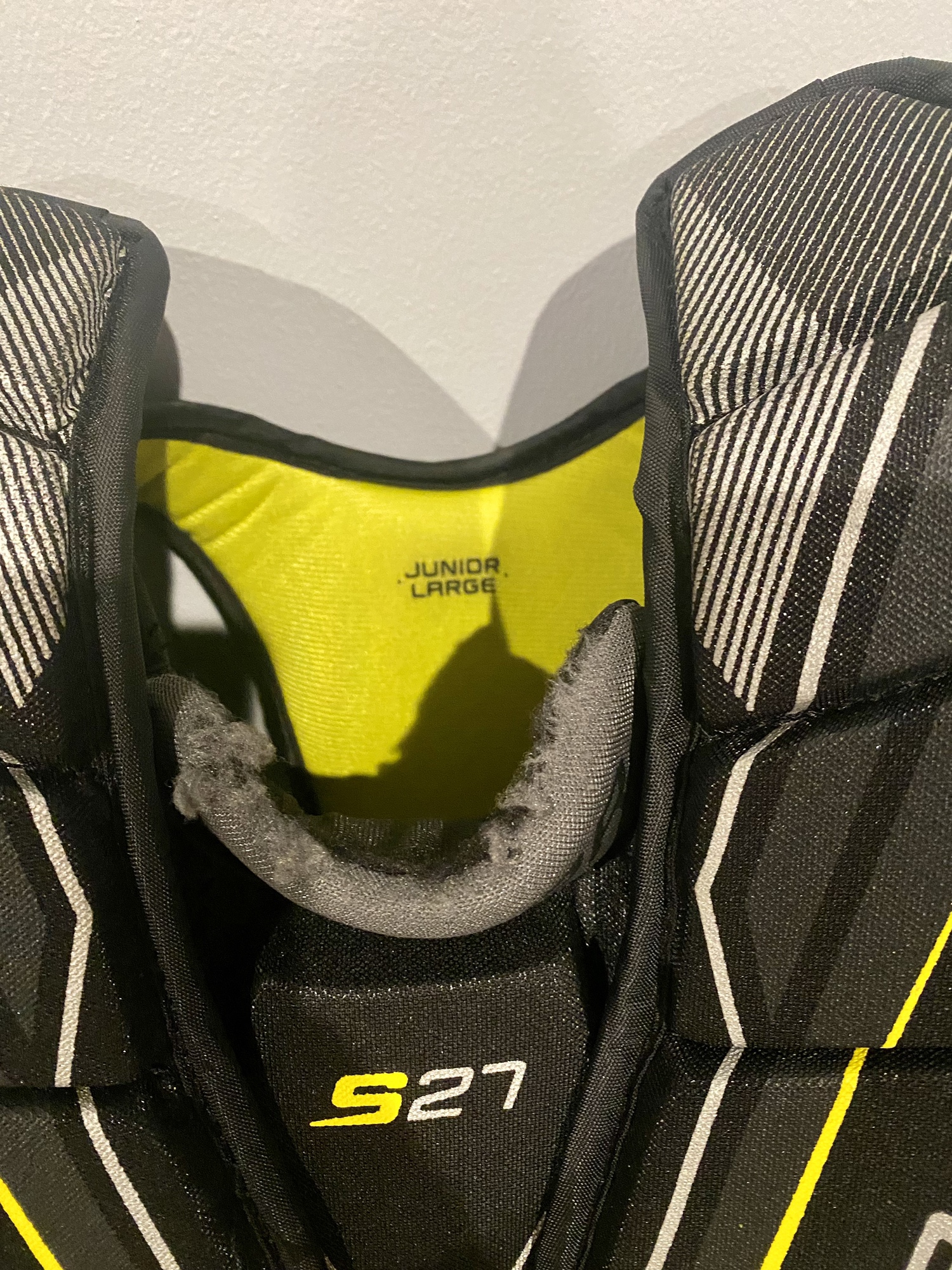 Bauer S27 Junior Goalie Chest Protector (size large) SidelineSwap