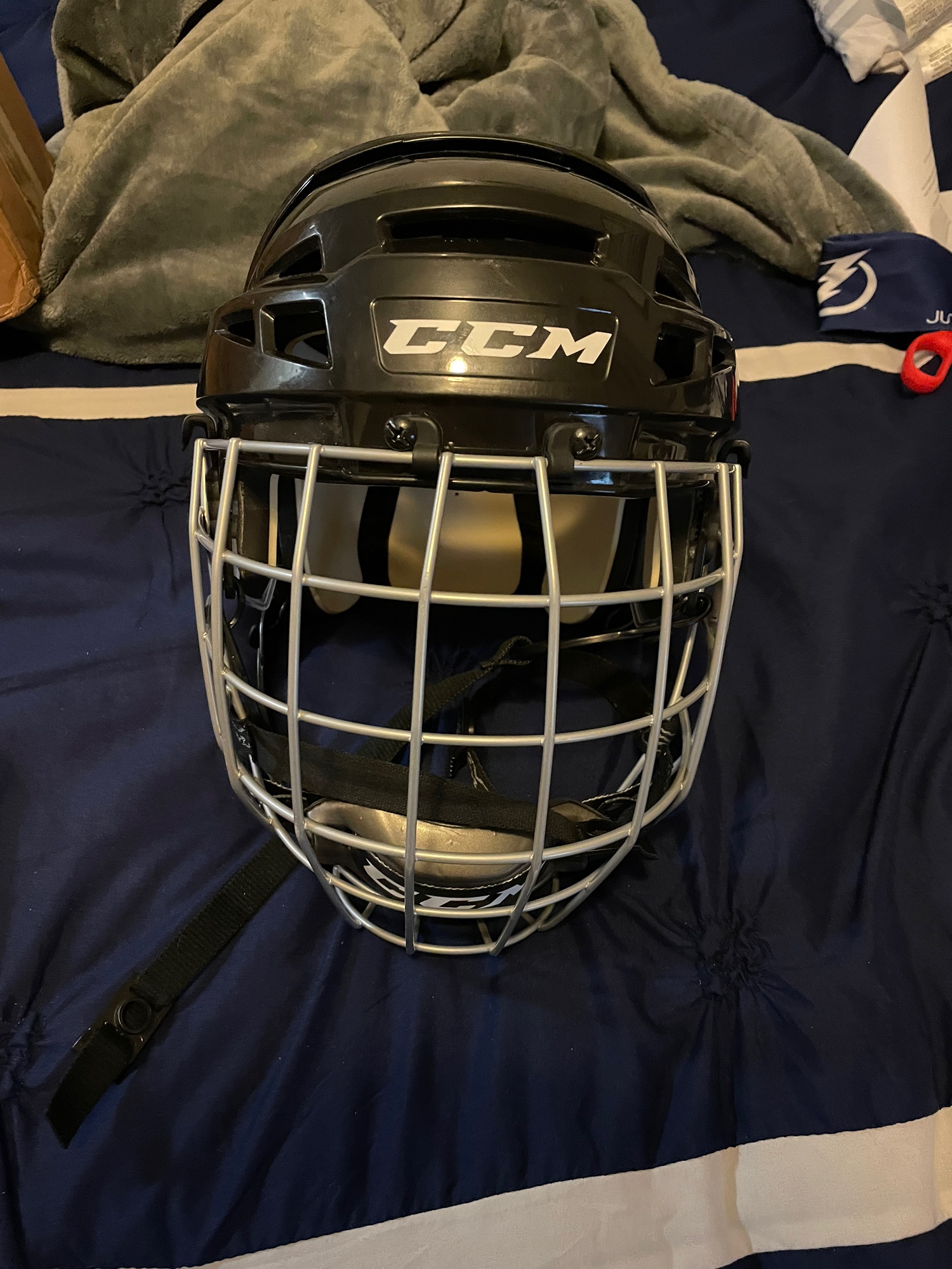 CCM Vector V08 Large Black hockey helmet SidelineSwap