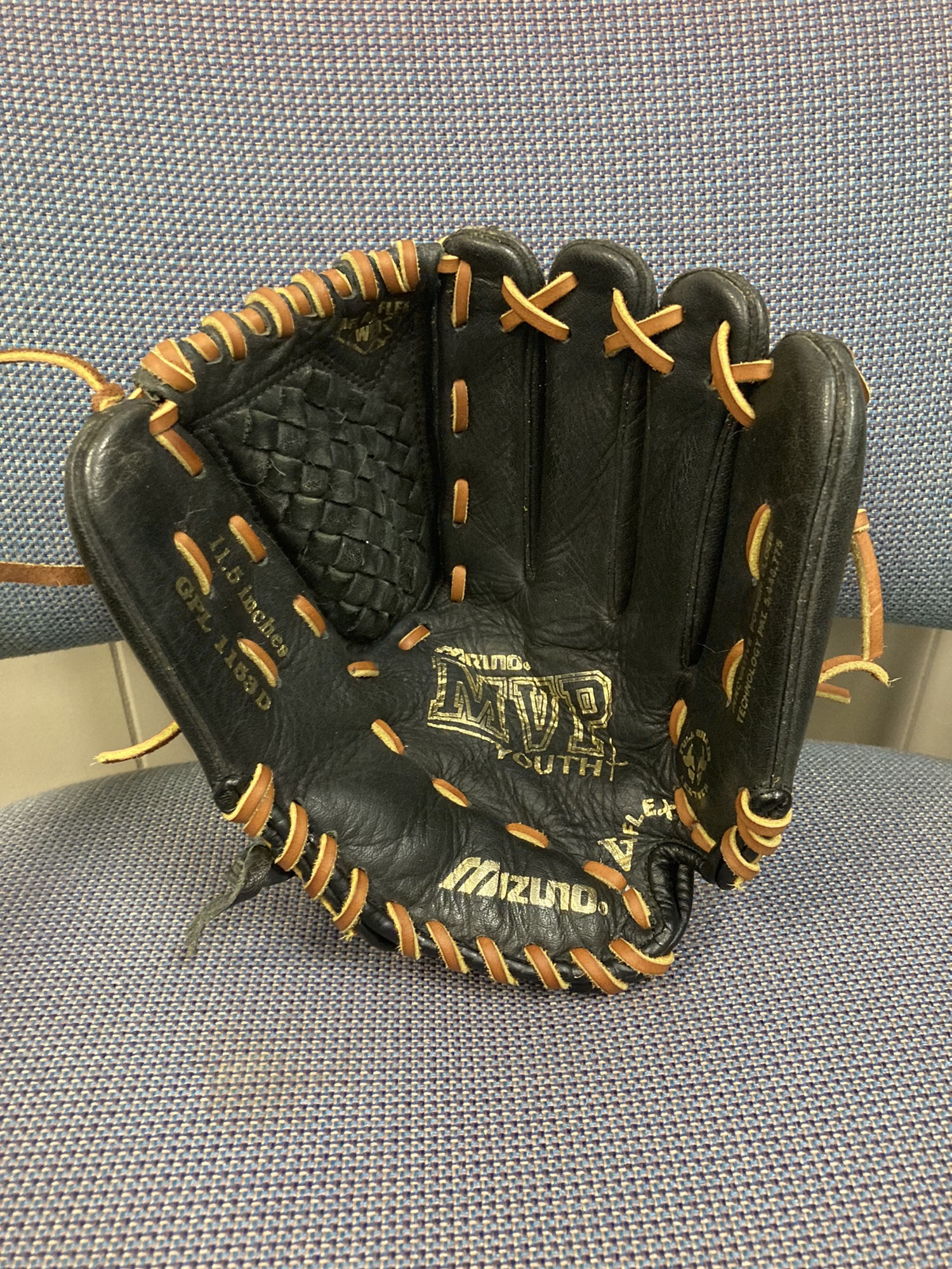 Relaced/reconditioned Mizuno MVP Youth Softball Glove11.5’ RHT