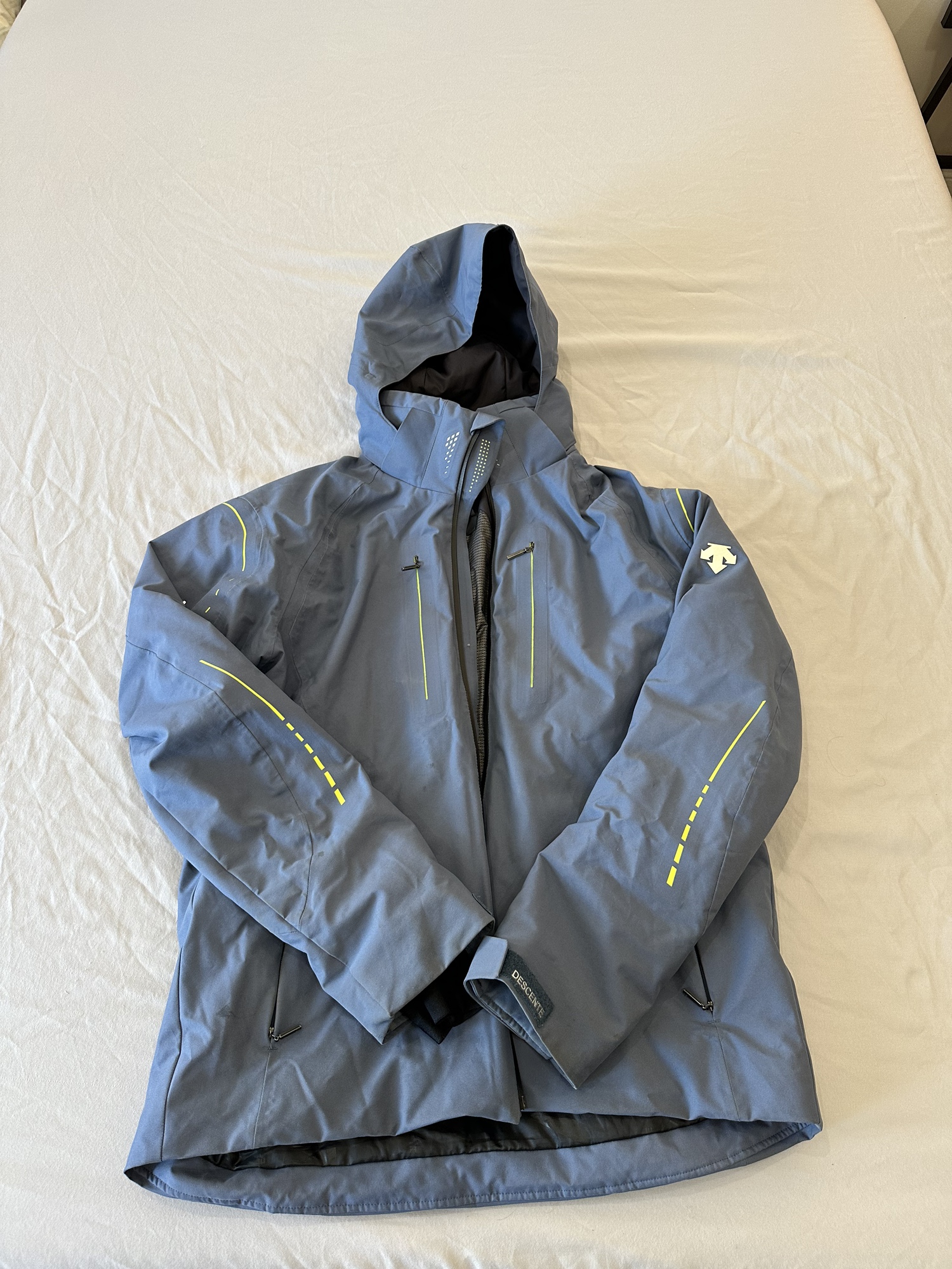 DESCENTE - blue Men's Insulated Descente Jacket - Large, Blue | SidelineSwap