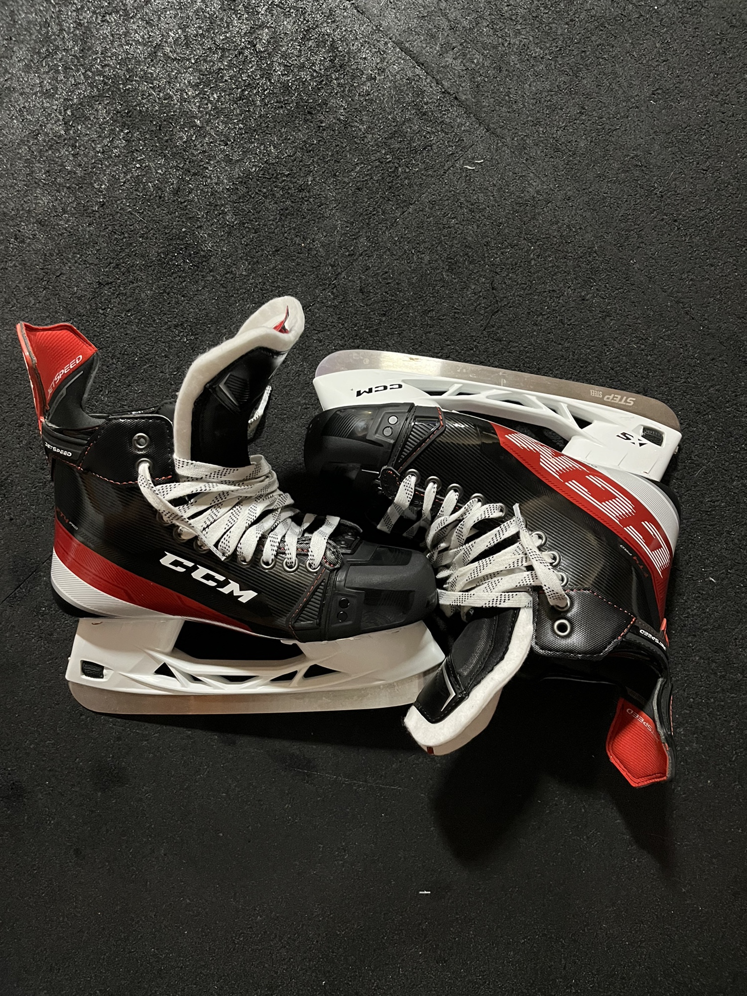 Senior CCM Size 9.5 JetSpeed FT4 Hockey Skates SidelineSwap