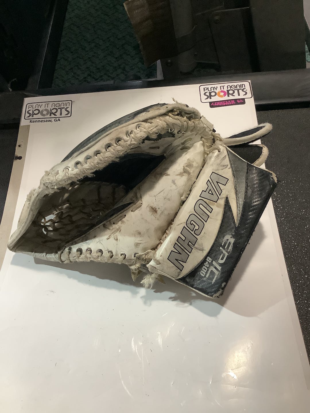 Used Vaughn Epic 8400 Regular Ice Hockey Goalie Catchers SidelineSwap