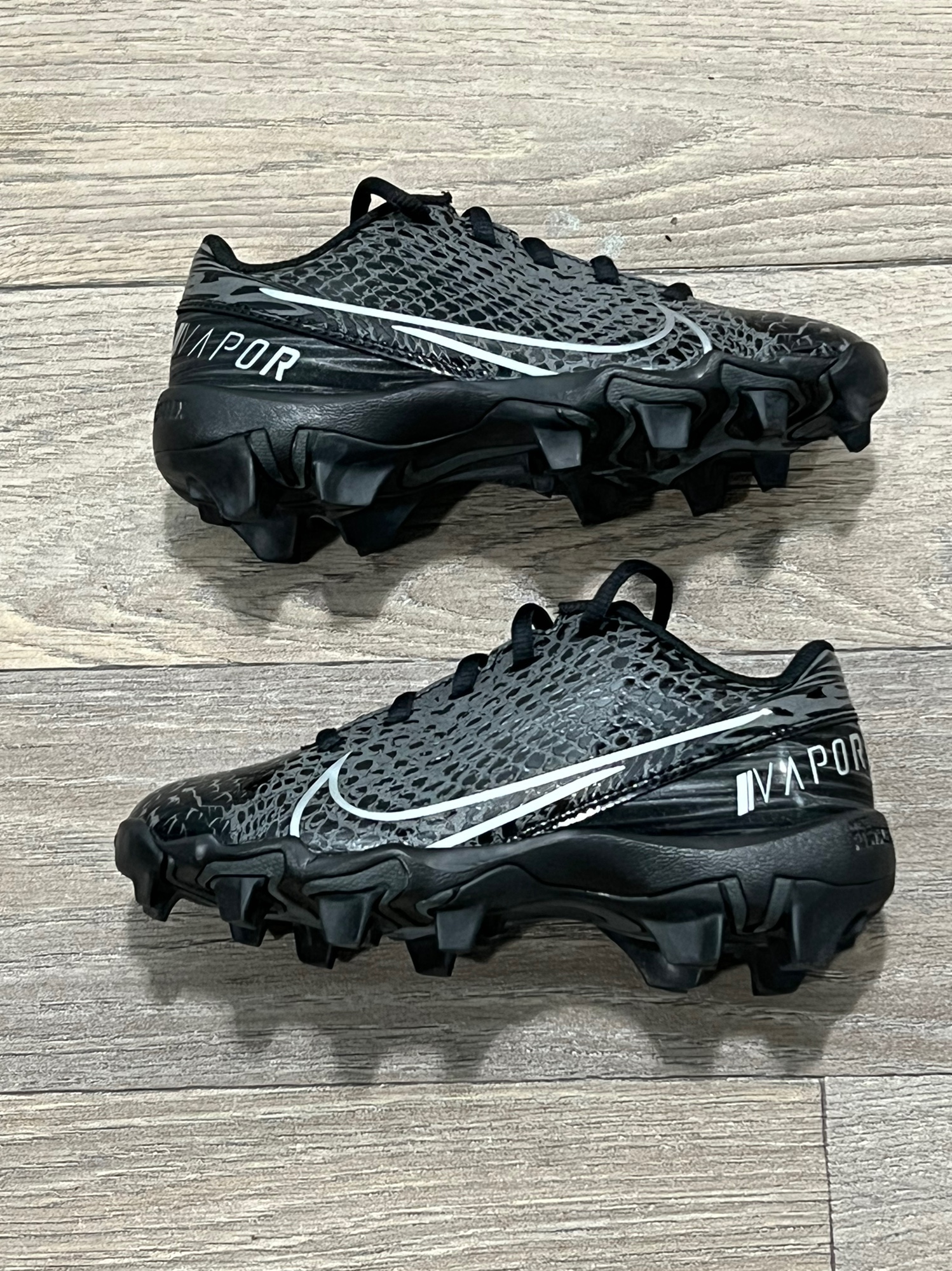 Youth Low Top Vapor edge shark obj Size 13C SidelineSwap