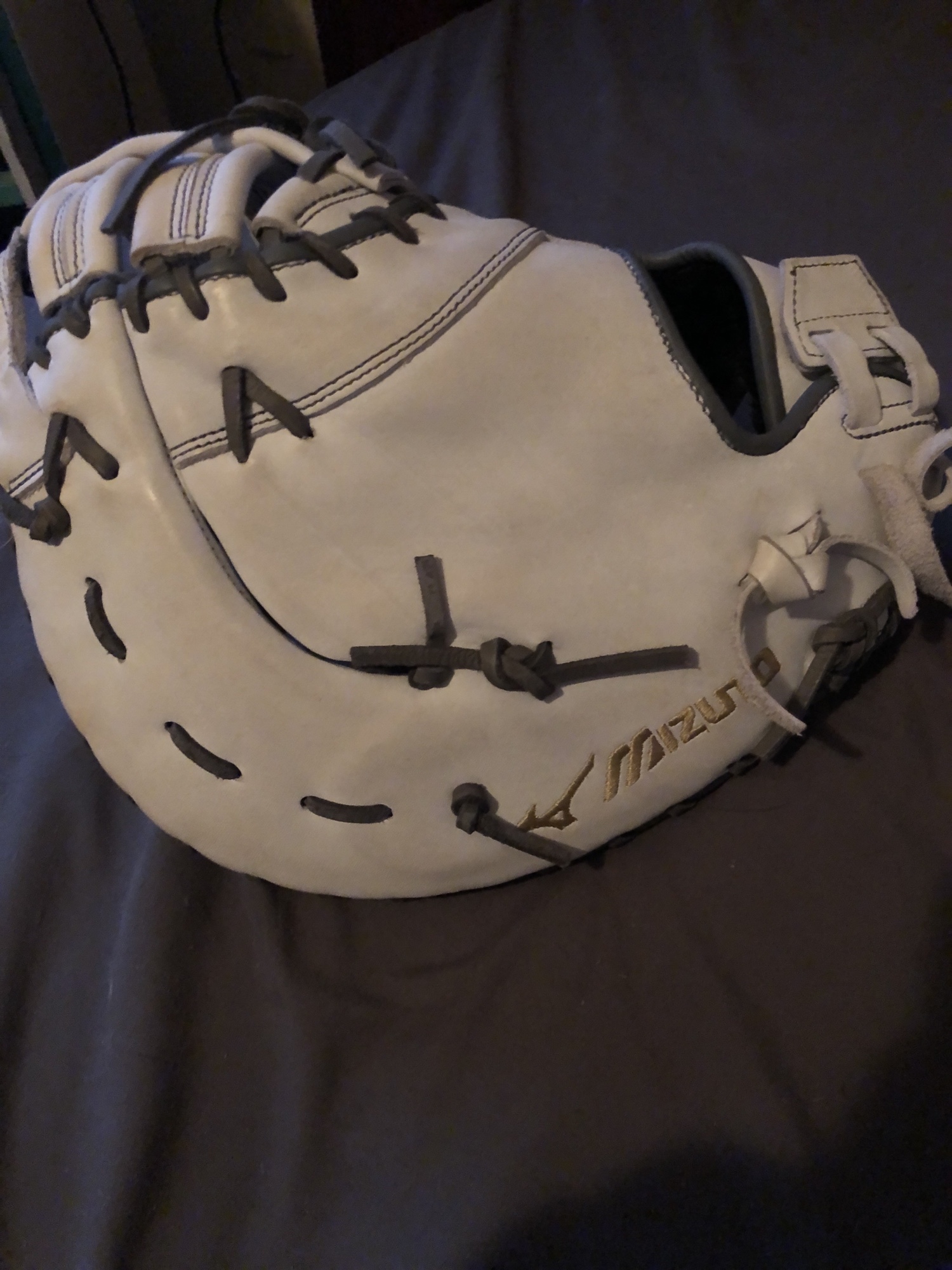 Fastpitch softball Mizuno MVP First baseman’s glove SidelineSwap