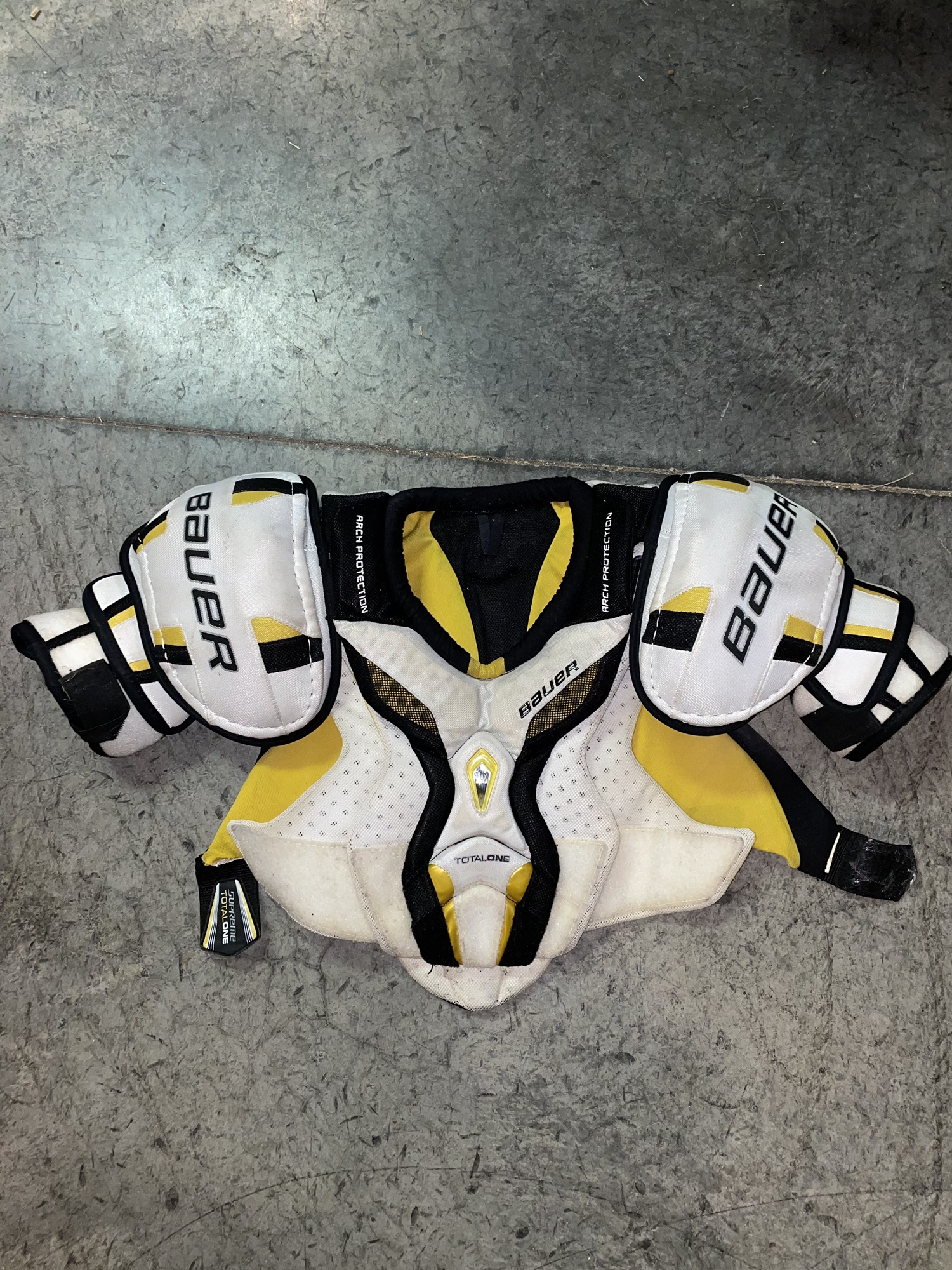 Senior Small Bauer Supreme Total One Shoulder Pads SidelineSwap