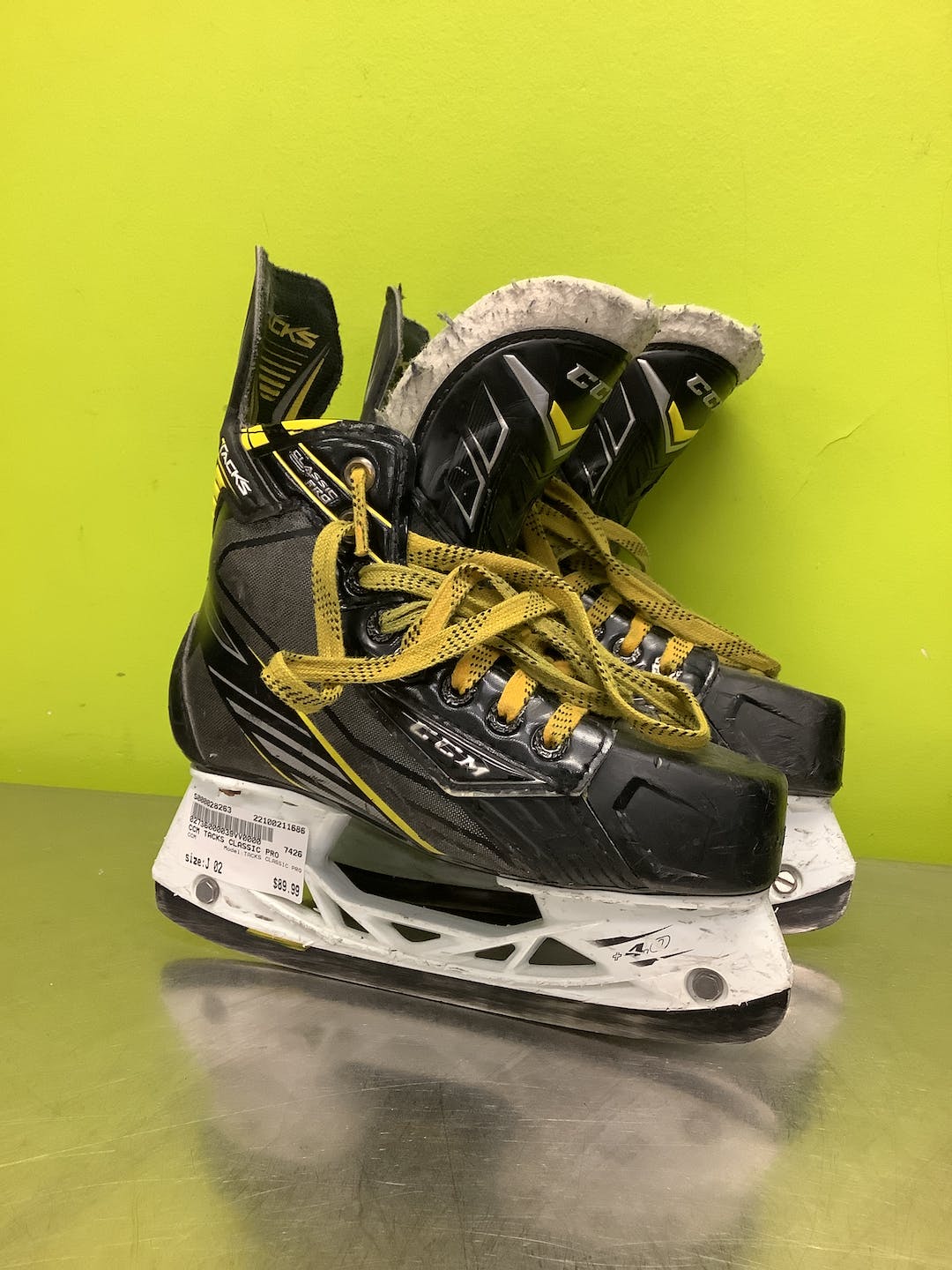 Used Ccm Tacks Classic Pro Junior 02 Ice Hockey Skates SidelineSwap